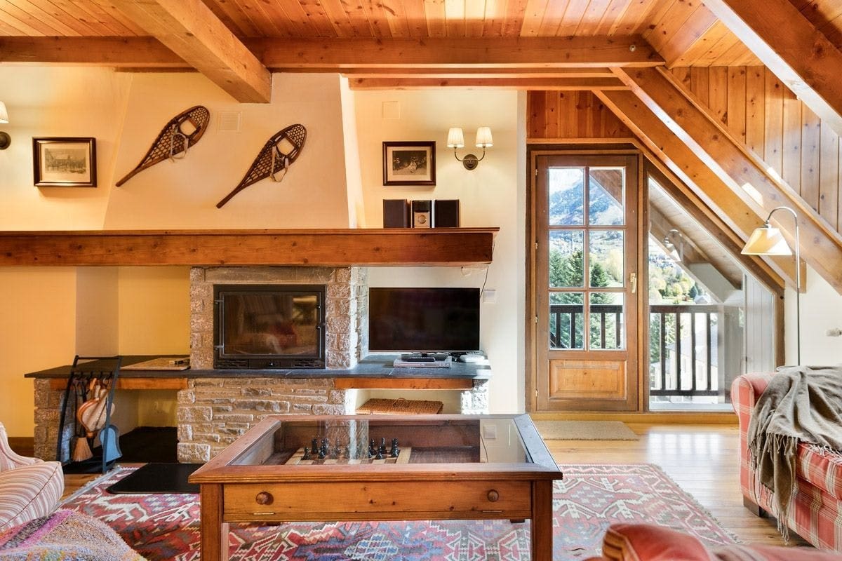 Villa Garbí Arties Val d’Aran: Charming 4-Bedroom Apartment Rental with Fireplace in Val d’Aran