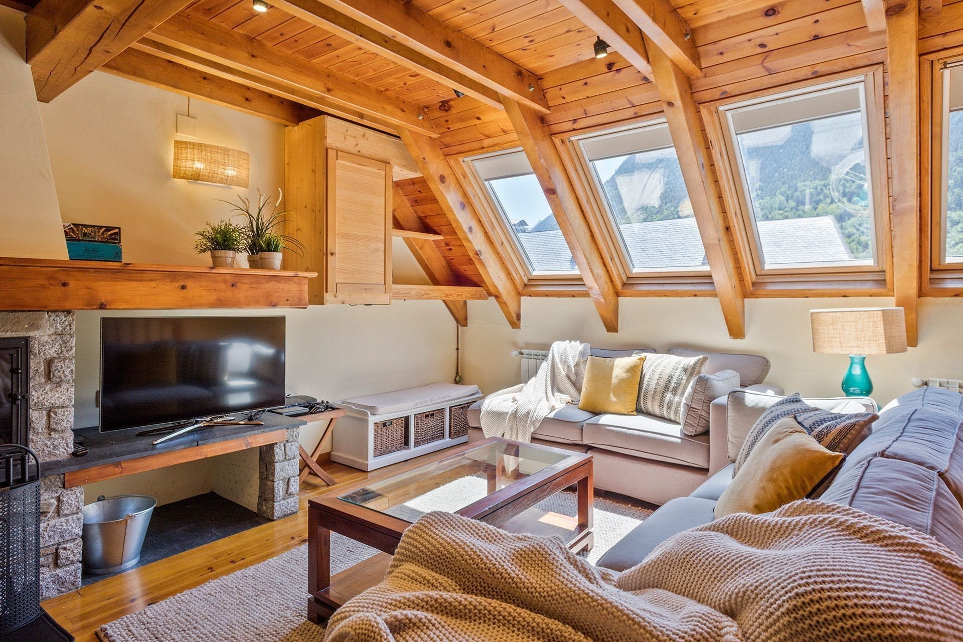 Villa Dorado Arties Val d’Aran: Spacious 4-Bedroom Apartment Rental with Family Amenities, Val d’Aran