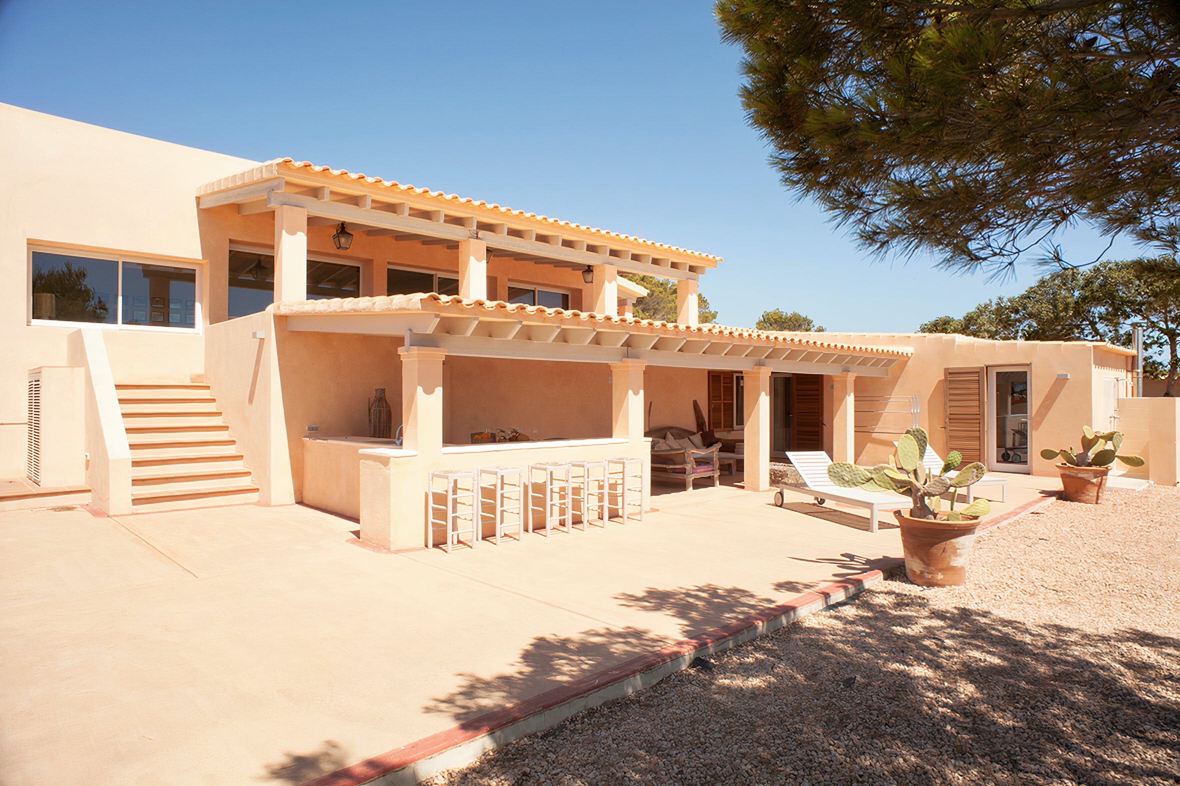 Casa Es Cap de Barbaria: Stylish 4-Bedroom Apartment with Private Pool and Sea Views, Formentera