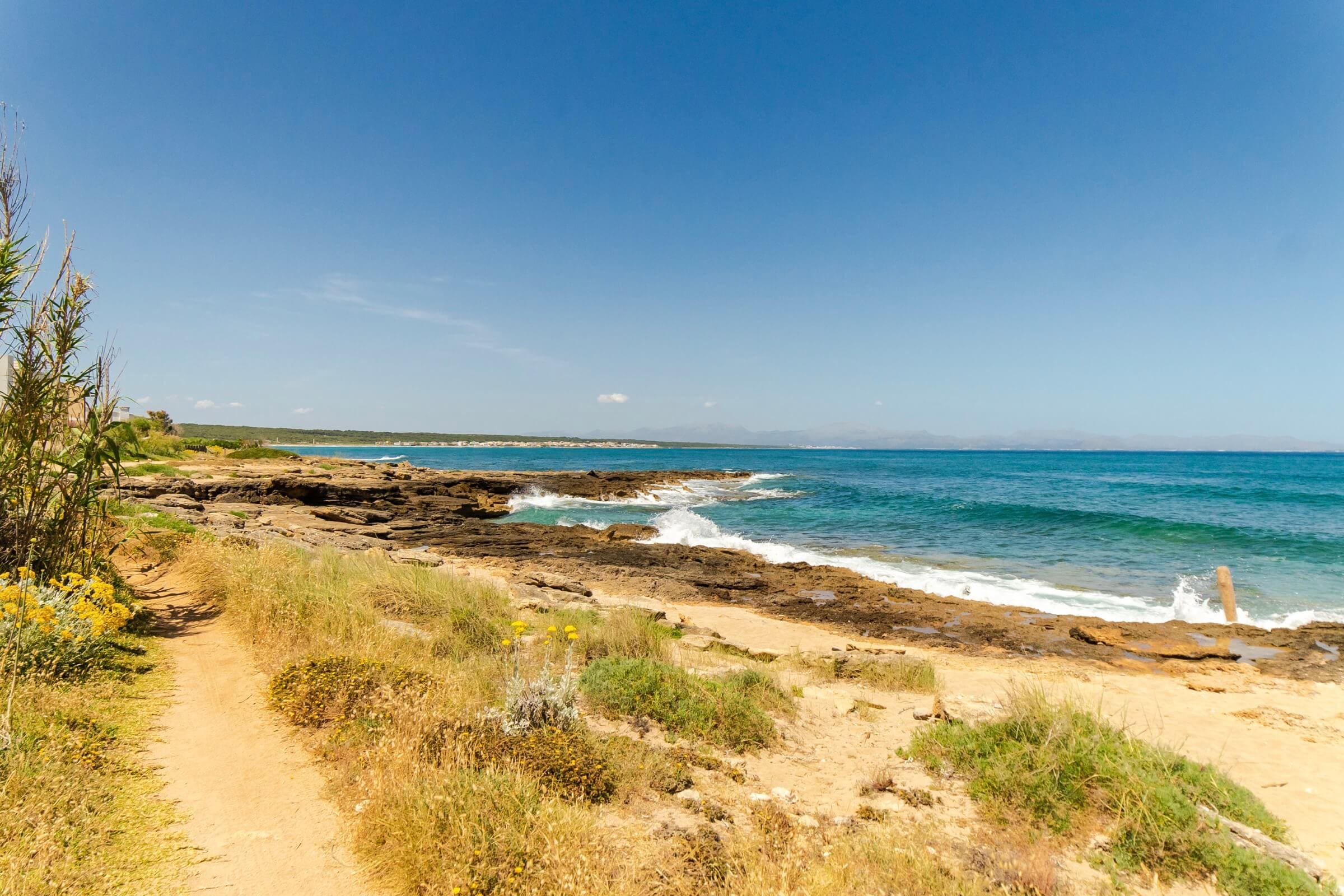 Casa Esclafit Can Picafort: Contemporary 3-Bedroom Apartment with Private Pool and Sea Views, Can Picafort