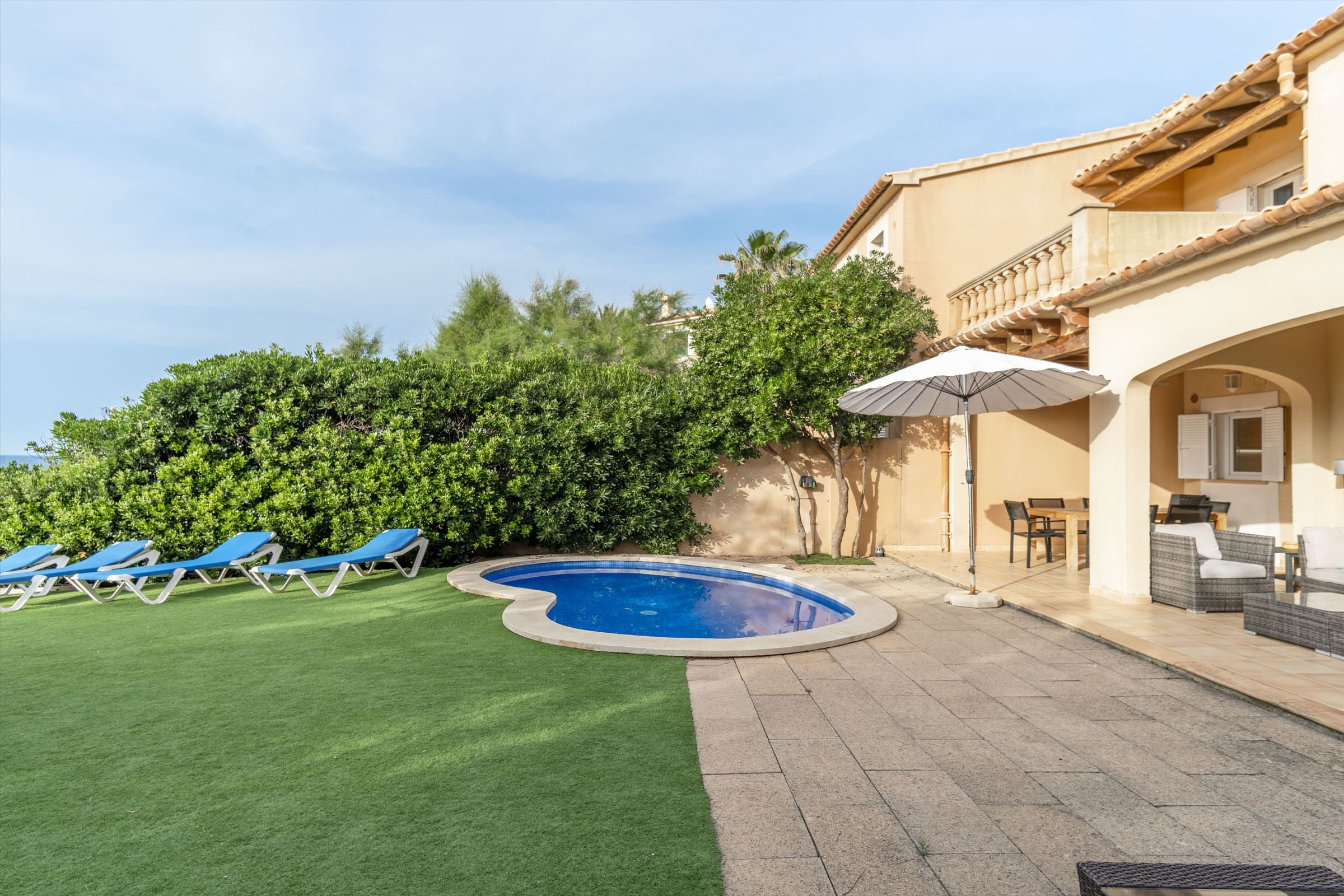 Casa Esclafit Can Picafort: Contemporary 3-Bedroom Apartment with Private Pool and Sea Views, Can Picafort