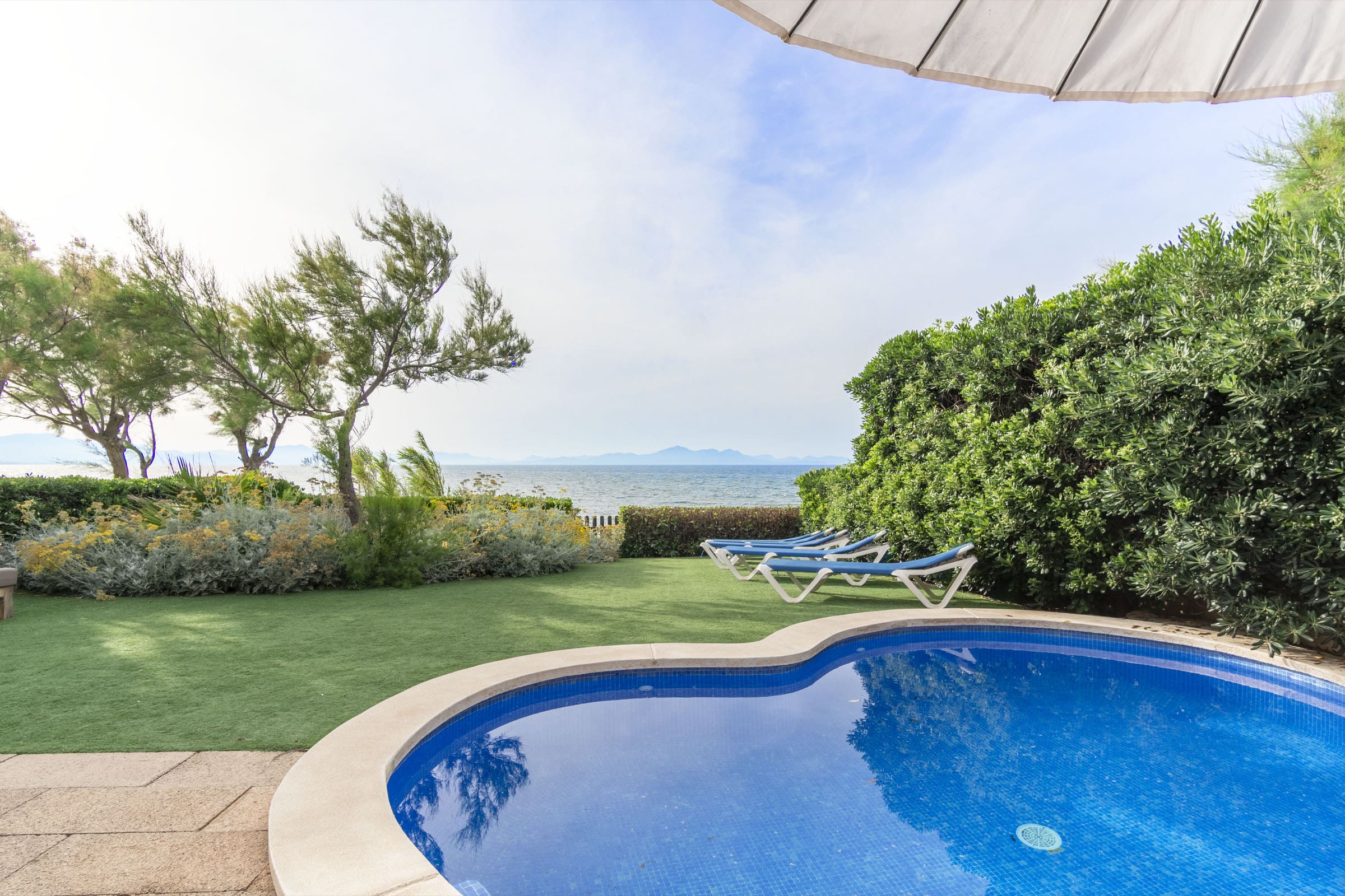 Casa Esclafit Can Picafort: Contemporary 3-Bedroom Apartment with Private Pool and Sea Views, Can Picafort