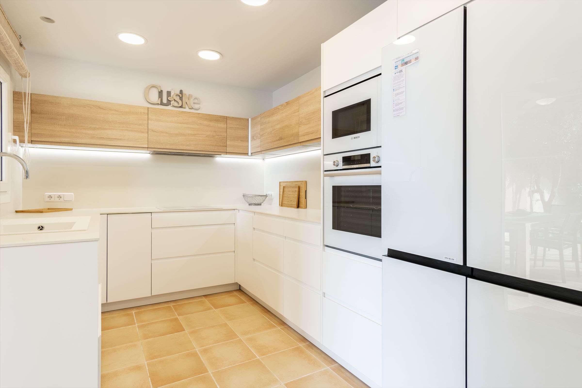 Casa Esclafit Can Picafort: Contemporary 3-Bedroom Apartment with Private Pool and Sea Views, Can Picafort