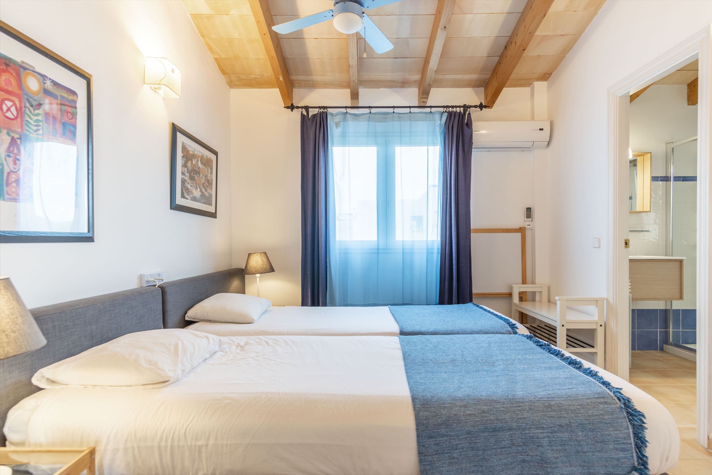 Casa Esclafit Can Picafort: Contemporary 3-Bedroom Apartment with Private Pool and Sea Views, Can Picafort