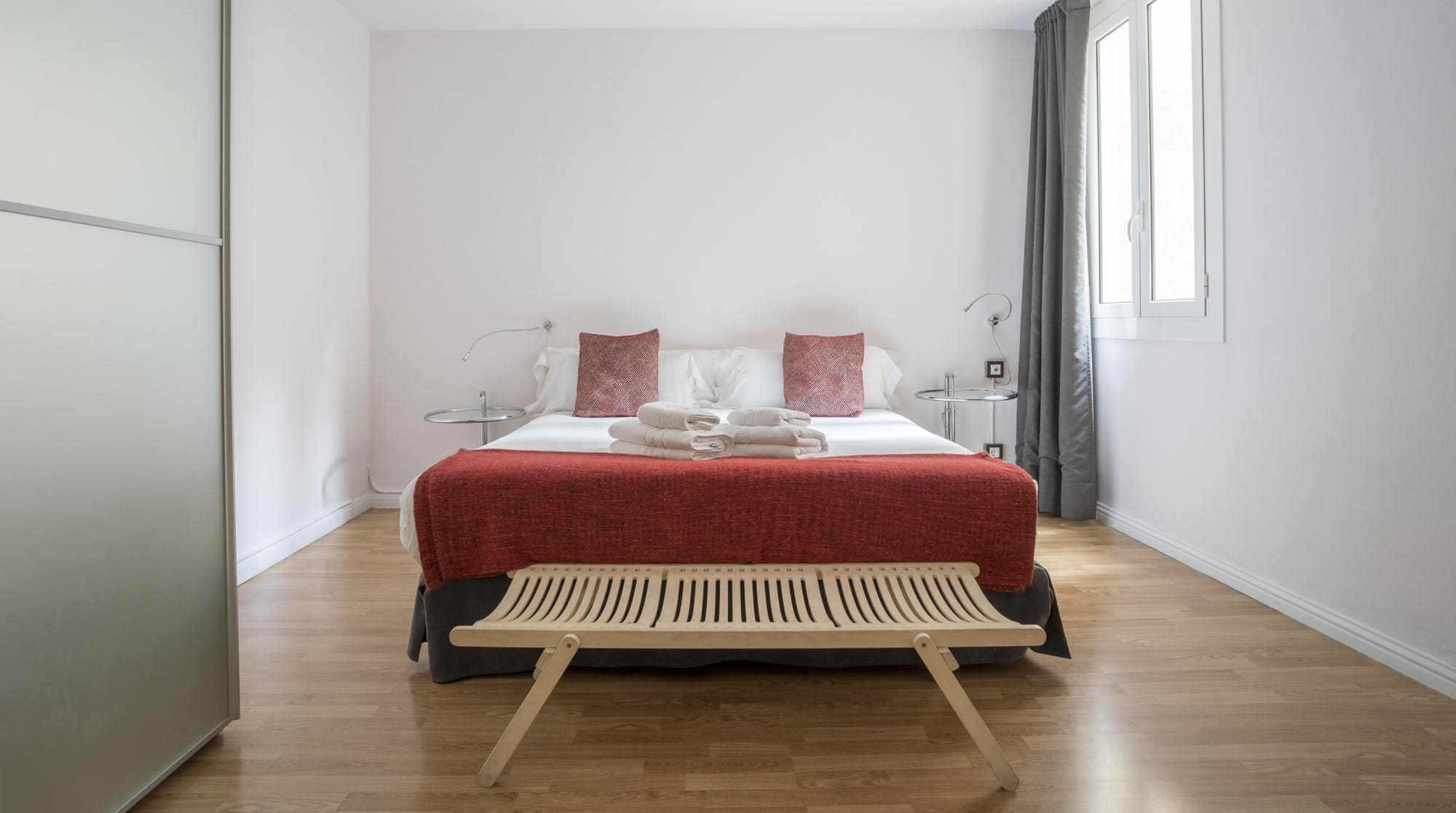 Villa Llevant Fort Pienc Eixample: Elegant 3-Bedroom Apartment with Sea Views in Eixample Barcelona
