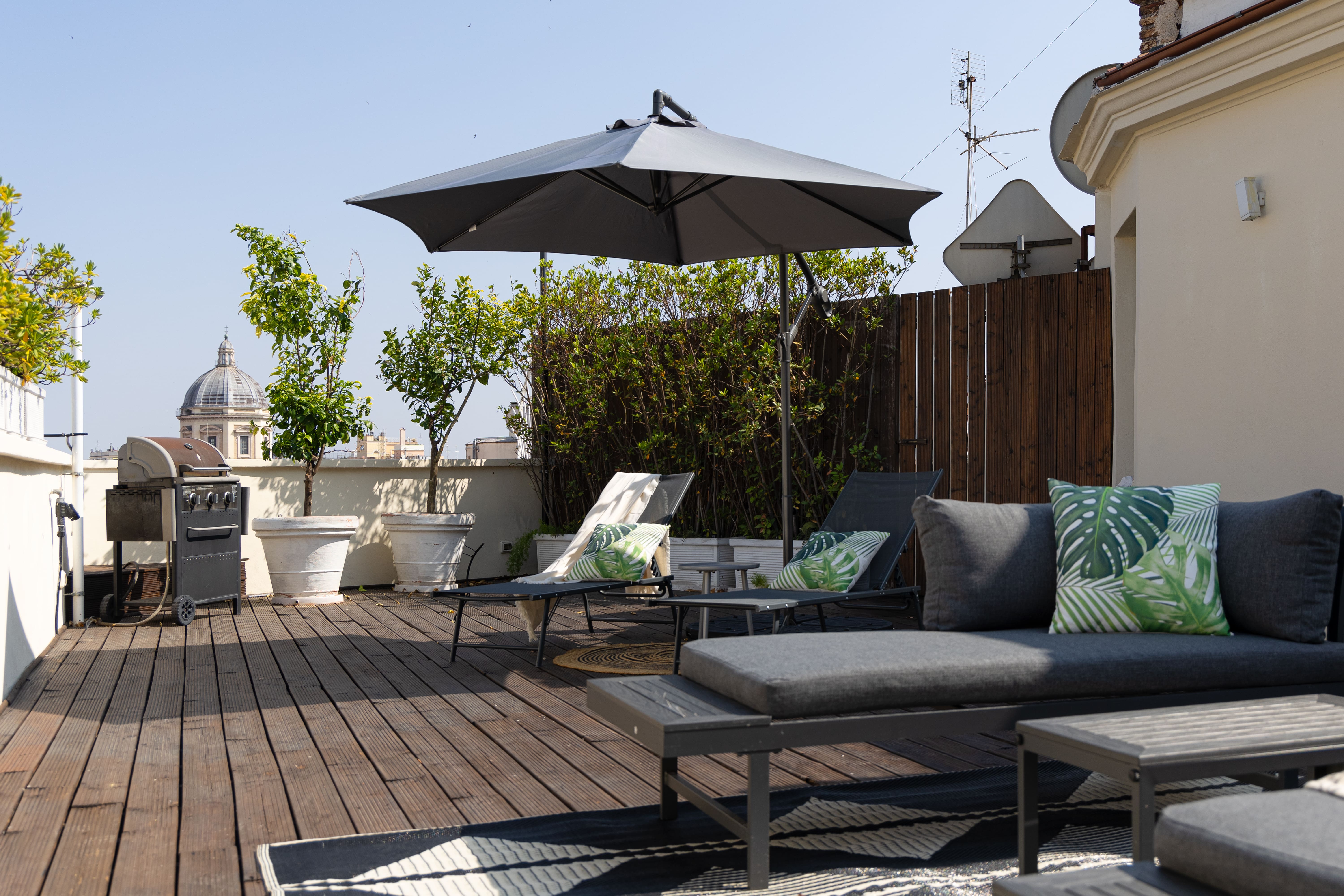 Casa Esquilino Roma: Charming 2-Bedroom Apartment Rental with Rooftop Terrace, Rome