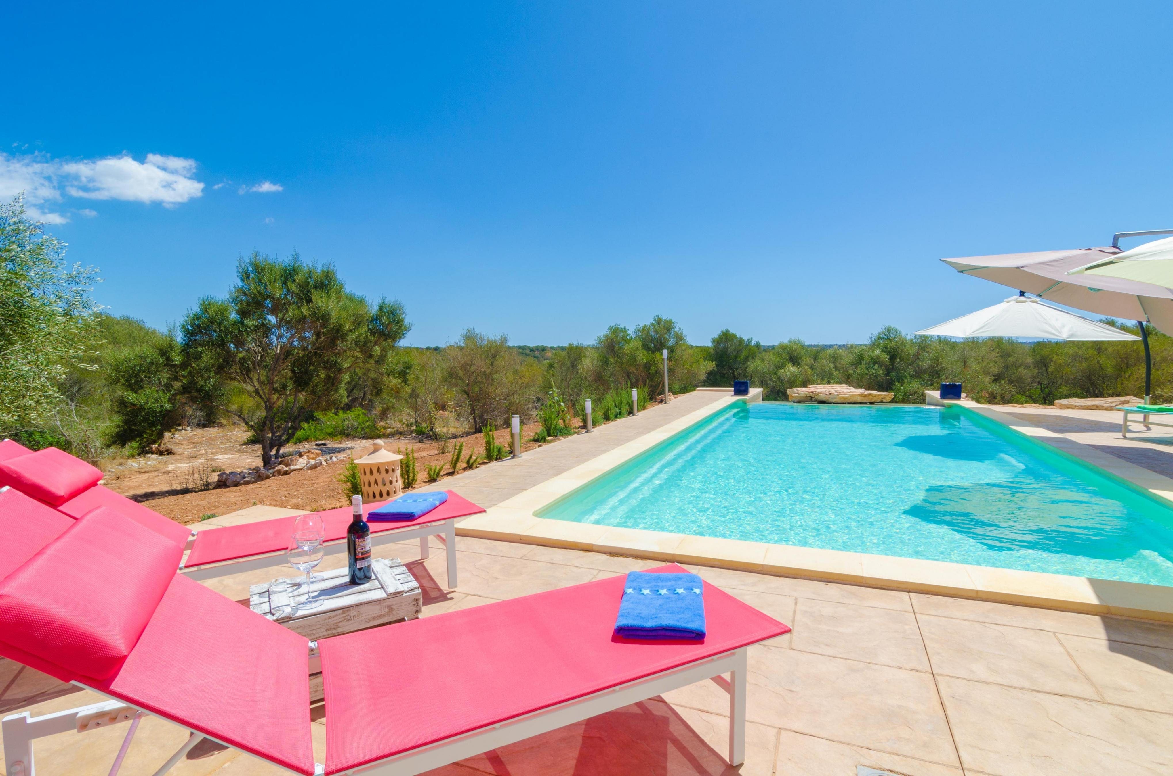 Casa Estel CalaSantanyi: Charming 3-Bedroom Apartment with Pool and Sea Views, Cala Santanyi