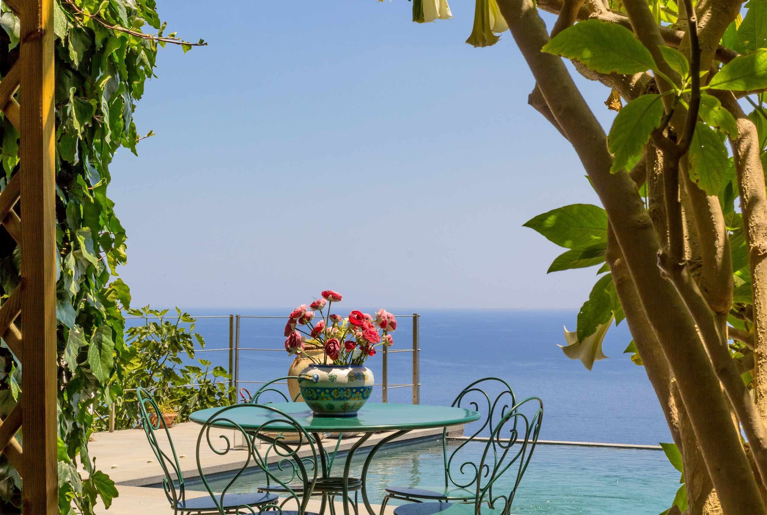 Villa Ambrato Ognina Catania: Luxury 3-Bedroom Apartment with Infinity Pool and Sea Views, Catania
