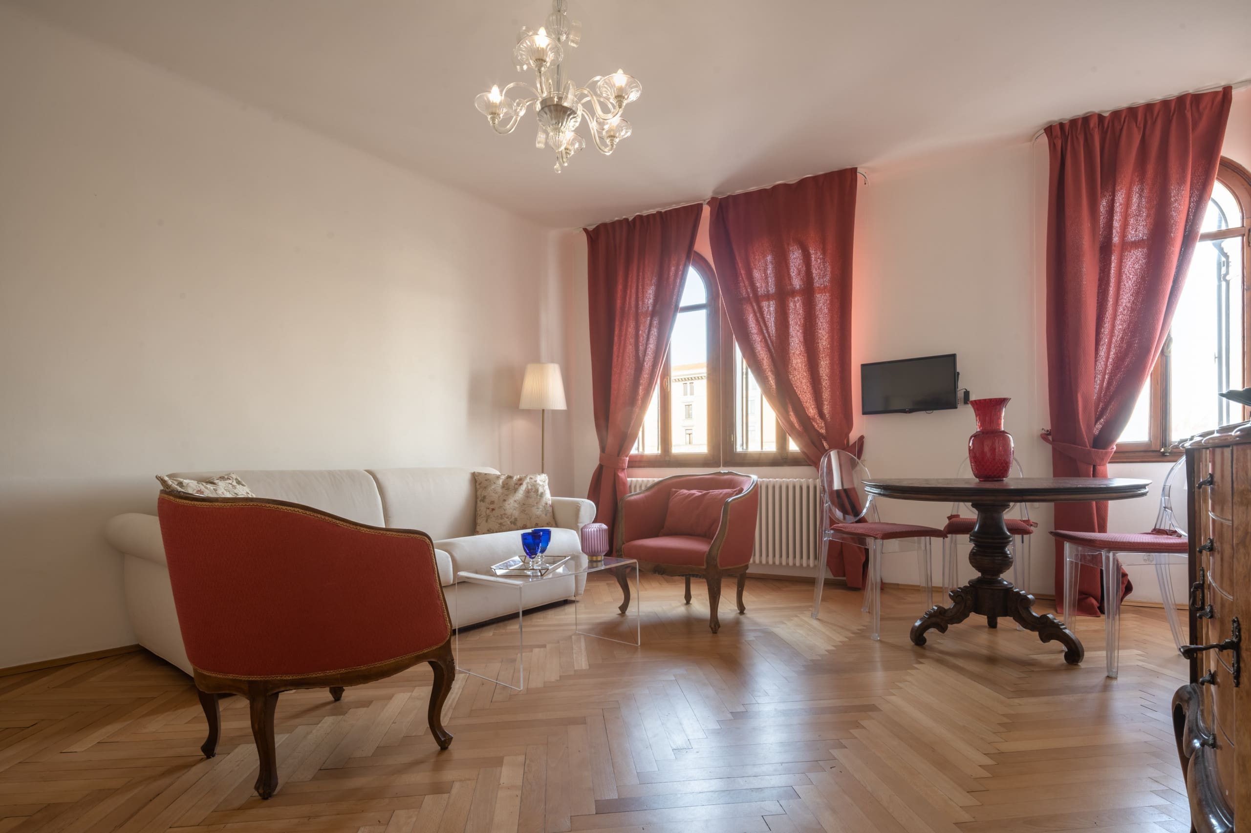 Casa Fenice Venezia: Charming 1-Bedroom Apartment with Seaviews in Venice Santa Lucia