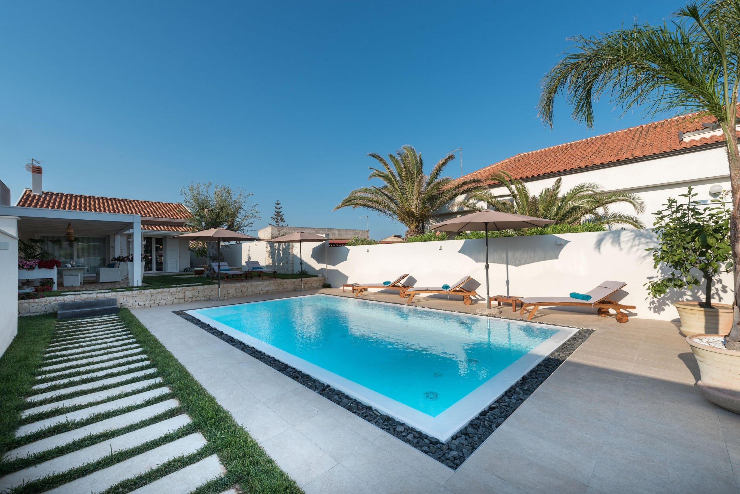 Casa Ficodindia Santa Maria: Stylish 2-Bedroom Apartment with Pool and Seaview, Val di Noto