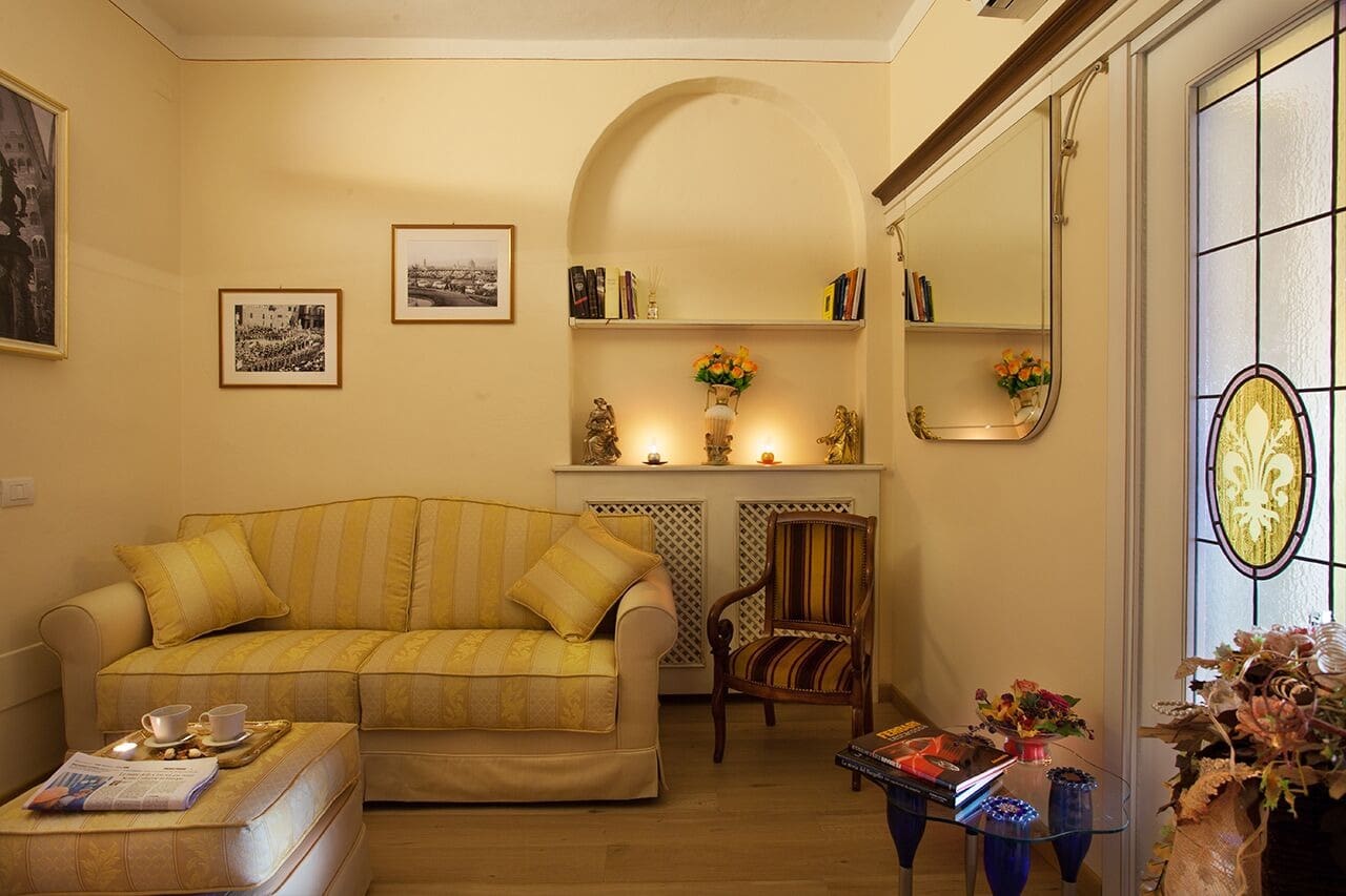 Casa Fiora Duomo: Charming 2-Bedroom Apartment Rental with Rooftop Terrace, Florence Duomo