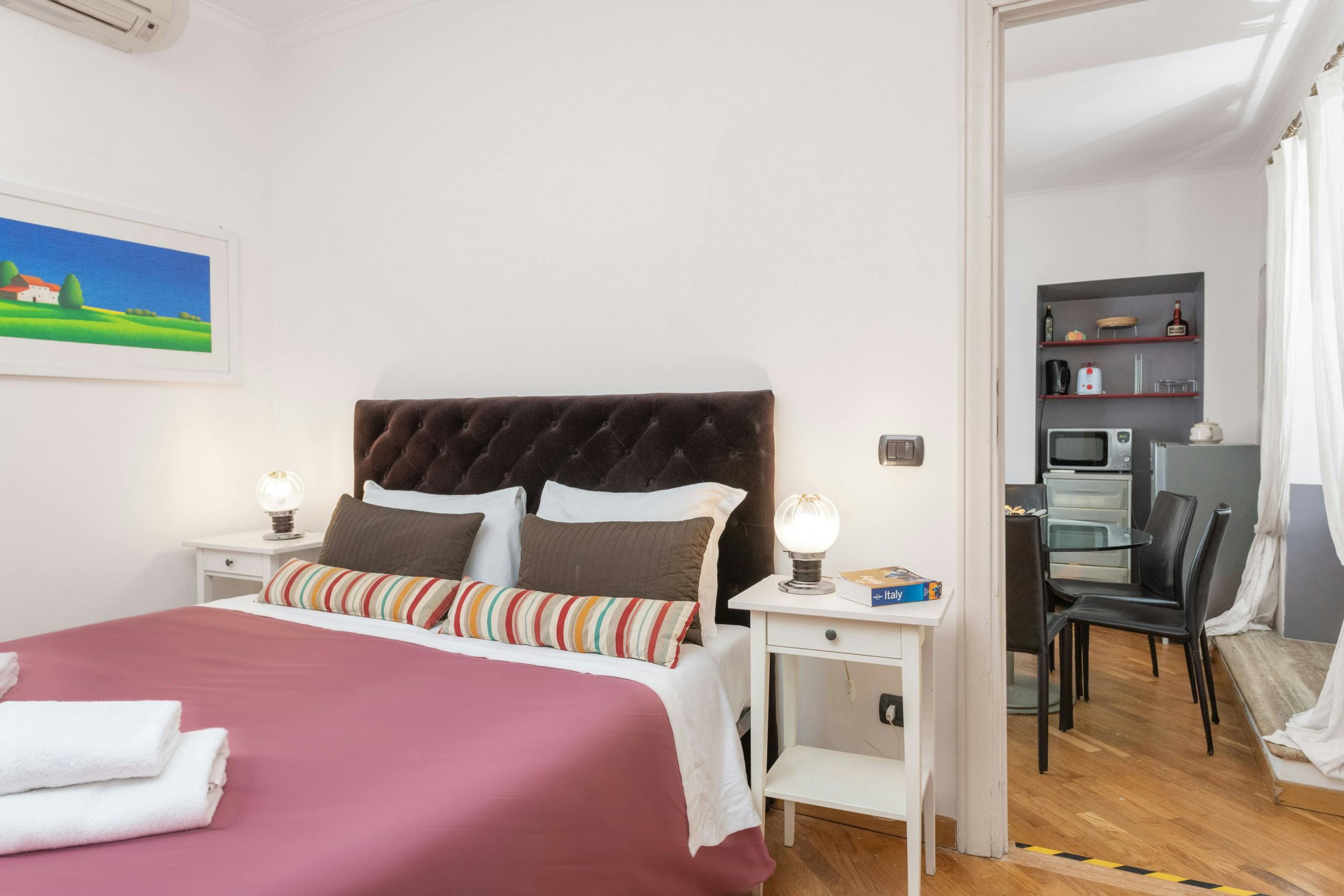 Casa Fiorai Campo de’ Fiori: Charming 3-Bedroom Apartment with Air-Con and Family-Friendly Comfort, Campo de’ Fiori Rome