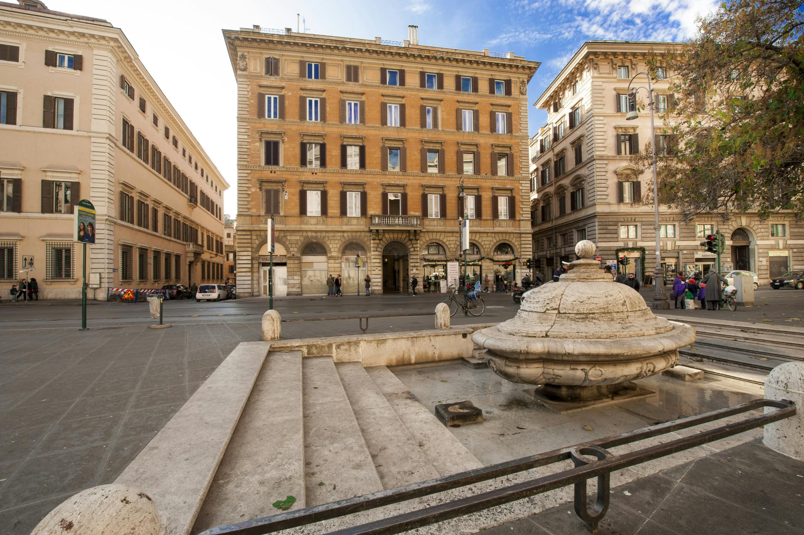 Casa Fiorai Campo de’ Fiori: Charming 3-Bedroom Apartment with Air-Con and Family-Friendly Comfort, Campo de’ Fiori Rome