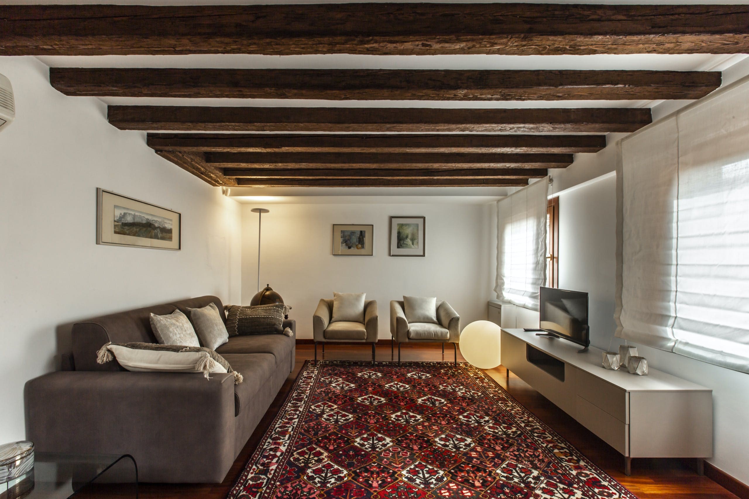 Casa Fondamenta Santa Lucia: Charming 2-Bedroom Apartment Rental with Seaview in Venice Santa Lucia