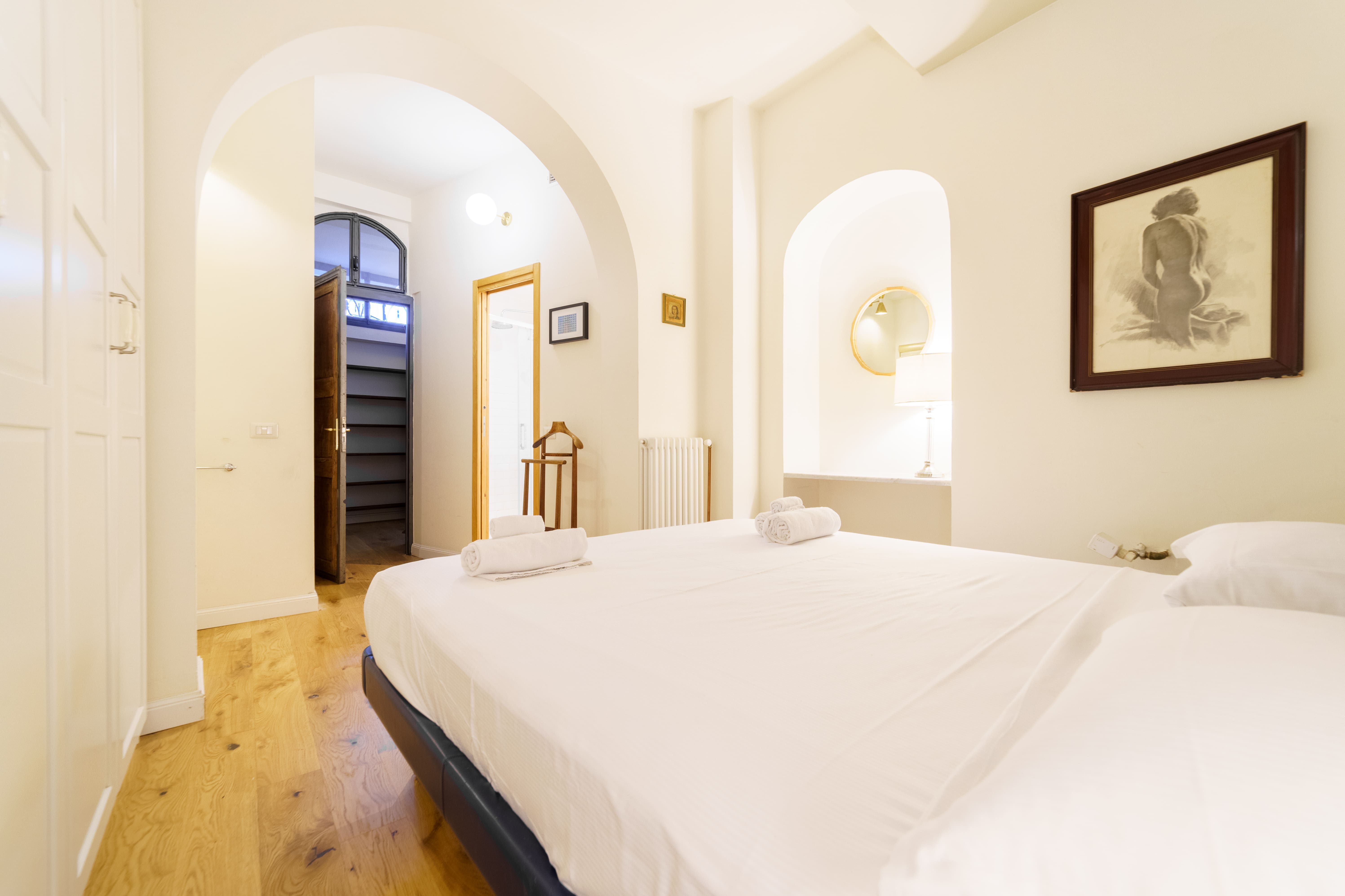 Casa Foppa Missori: Charming 2-Bedroom Apartment Rental with Air-Con in Missori, Milan