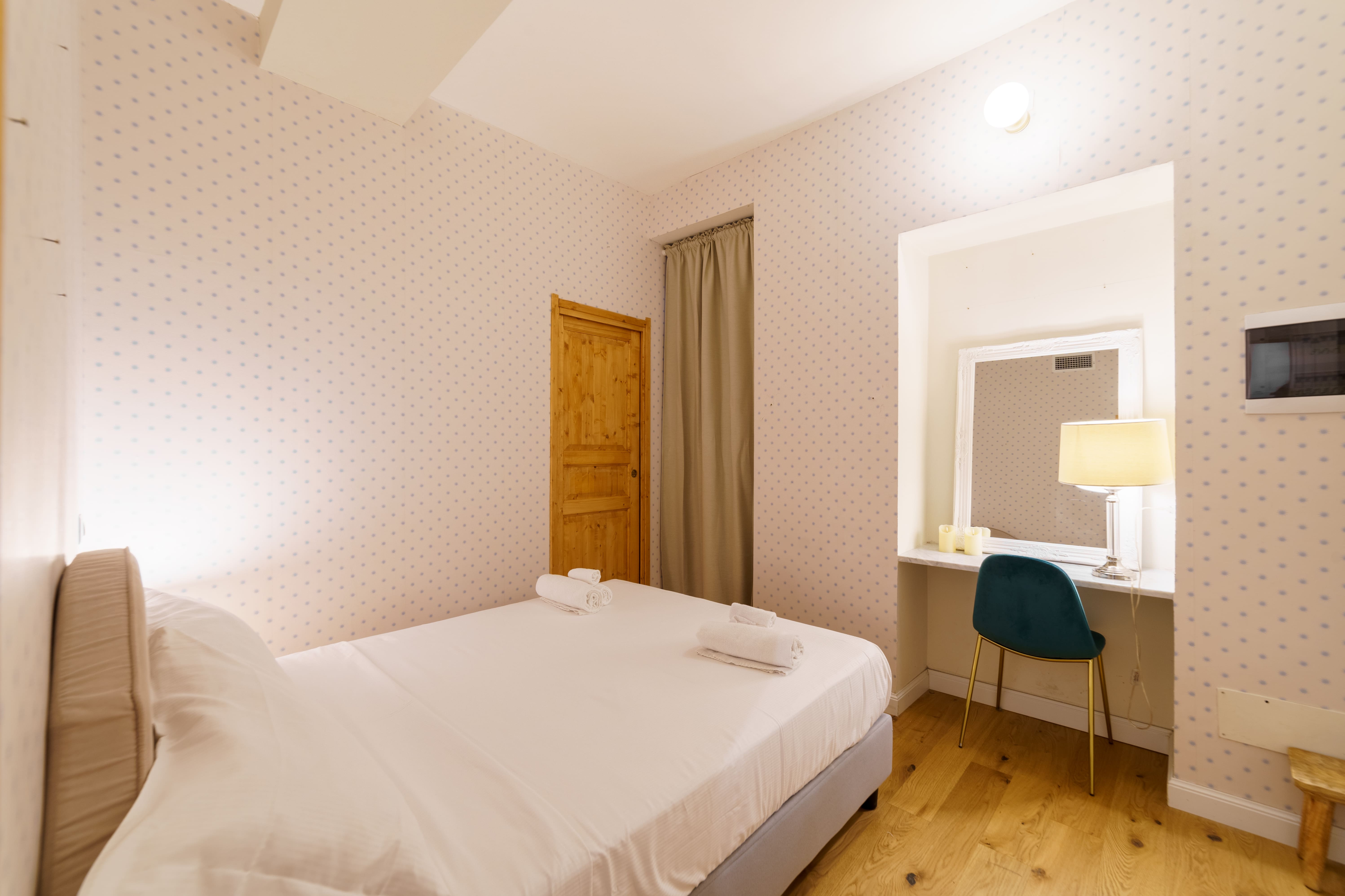 Casa Foppa Missori: Charming 2-Bedroom Apartment Rental with Air-Con in Missori, Milan