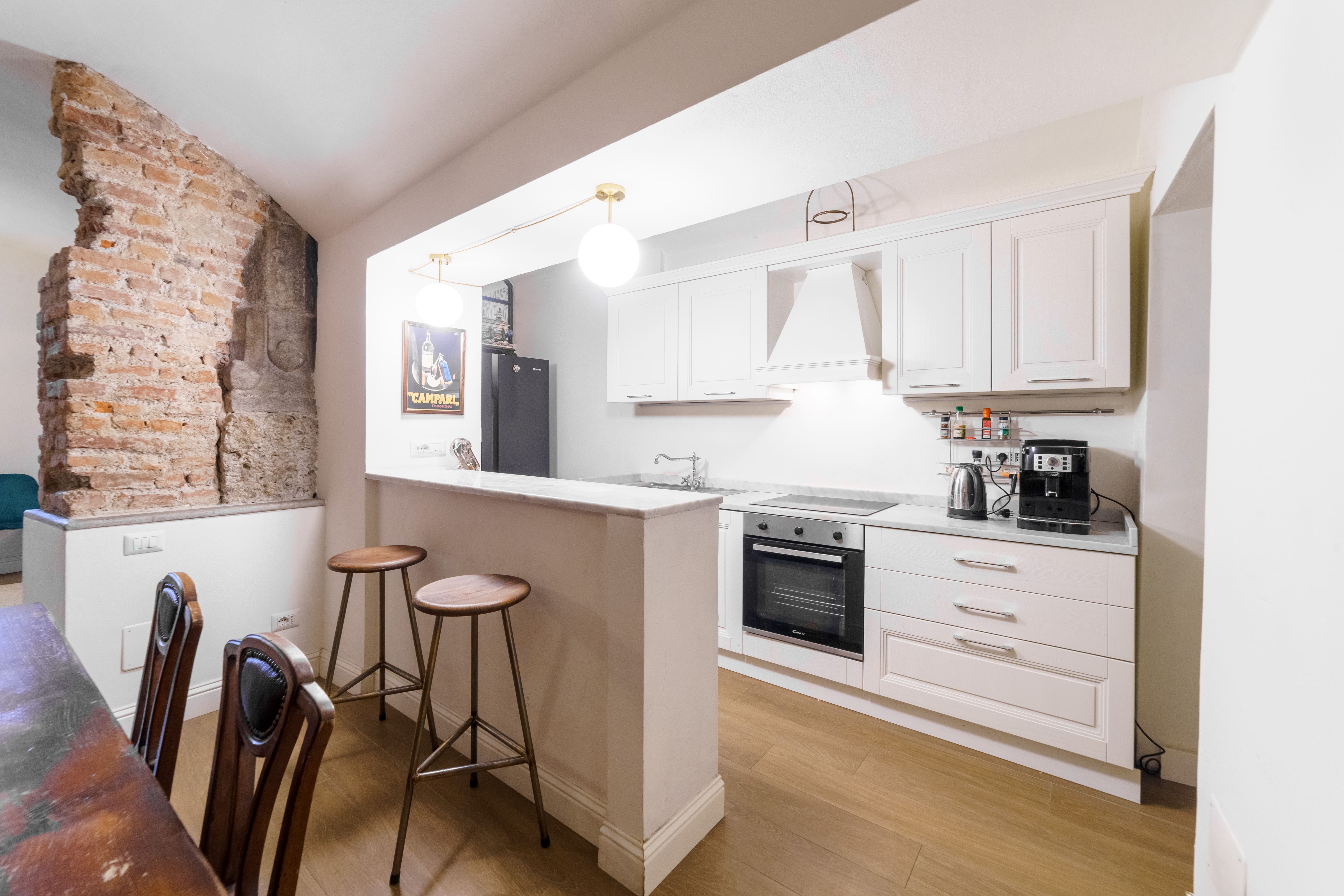 Casa Foppa Missori: Charming 2-Bedroom Apartment Rental with Air-Con in Missori, Milan