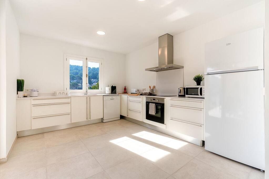 Villa Mestral Lluc Pollença: Charming 3-Bedroom Apartment with Sea Views Near Beach, Pollença