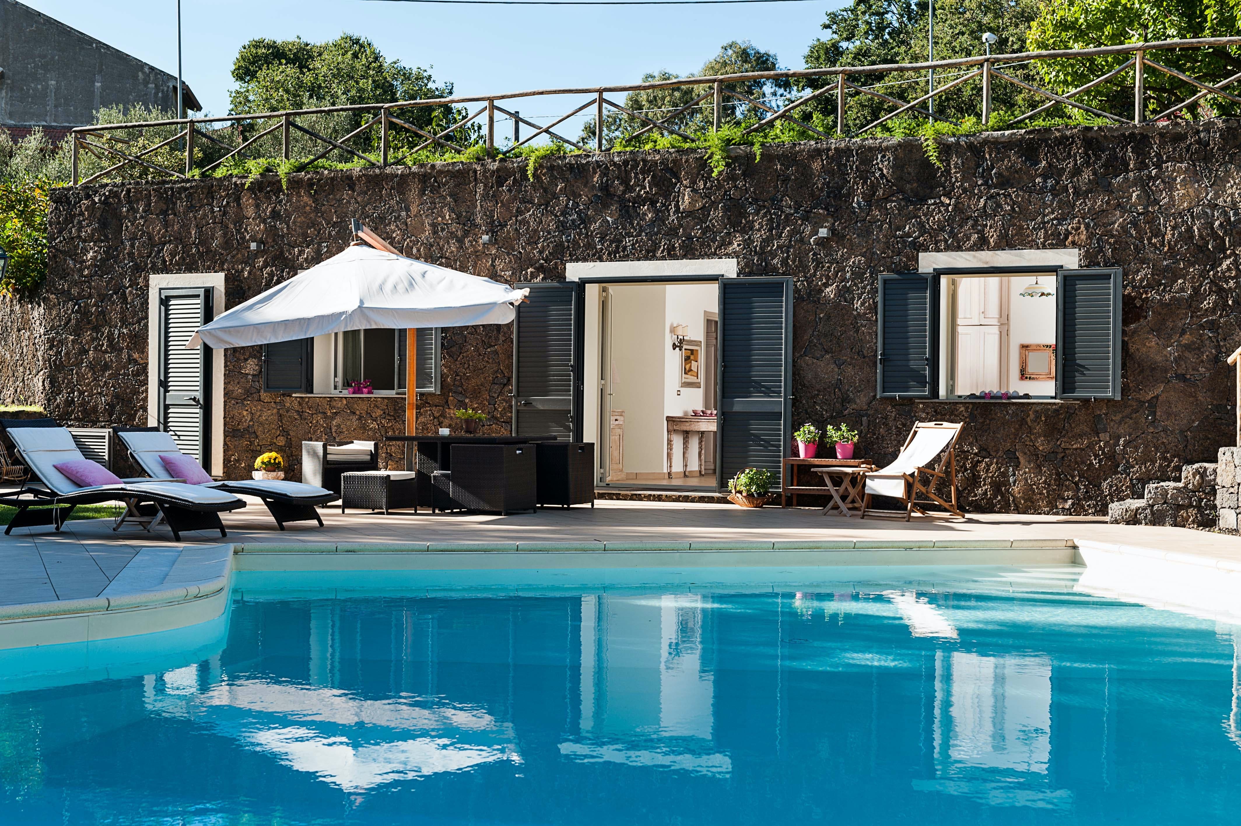 Casa Fumarola Catania: Charming 2-Bedroom Apartment Rental with Pool and Sea Views, Etna