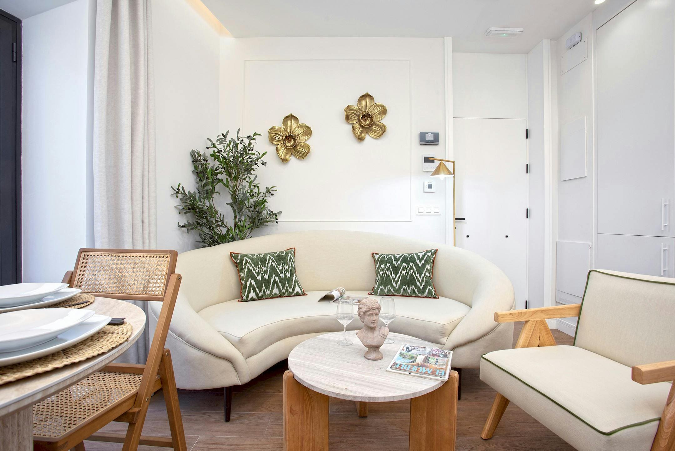 Villa Llevant Alameda Centro: Charming 2-Bedroom Apartment with Private Pool, Apartment Rental Sevilla Centro
