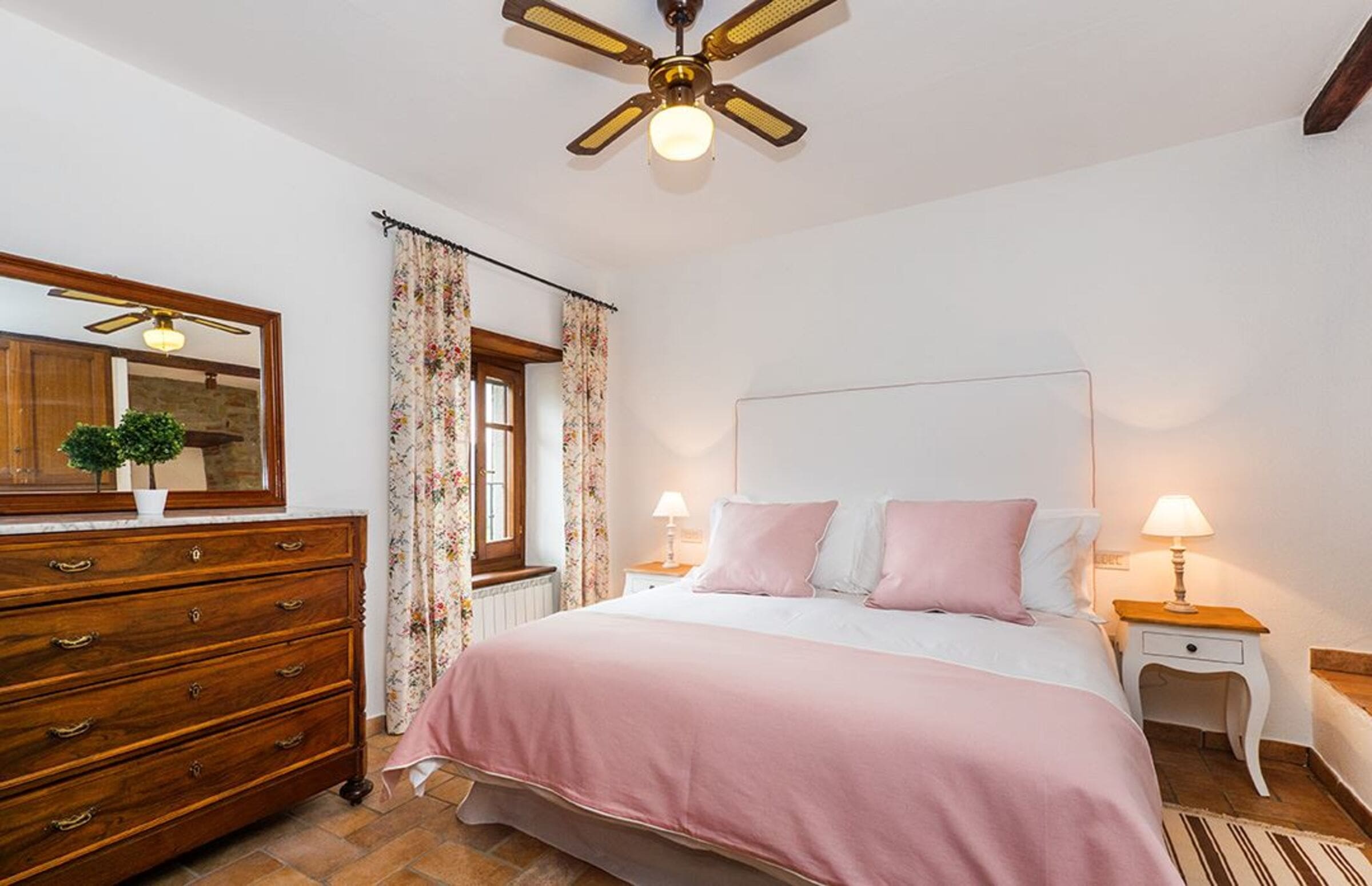 Casa I Cipressi Cortona: Spacious 5-Bedroom Apartment with Private Pool in Countryside, Cortona