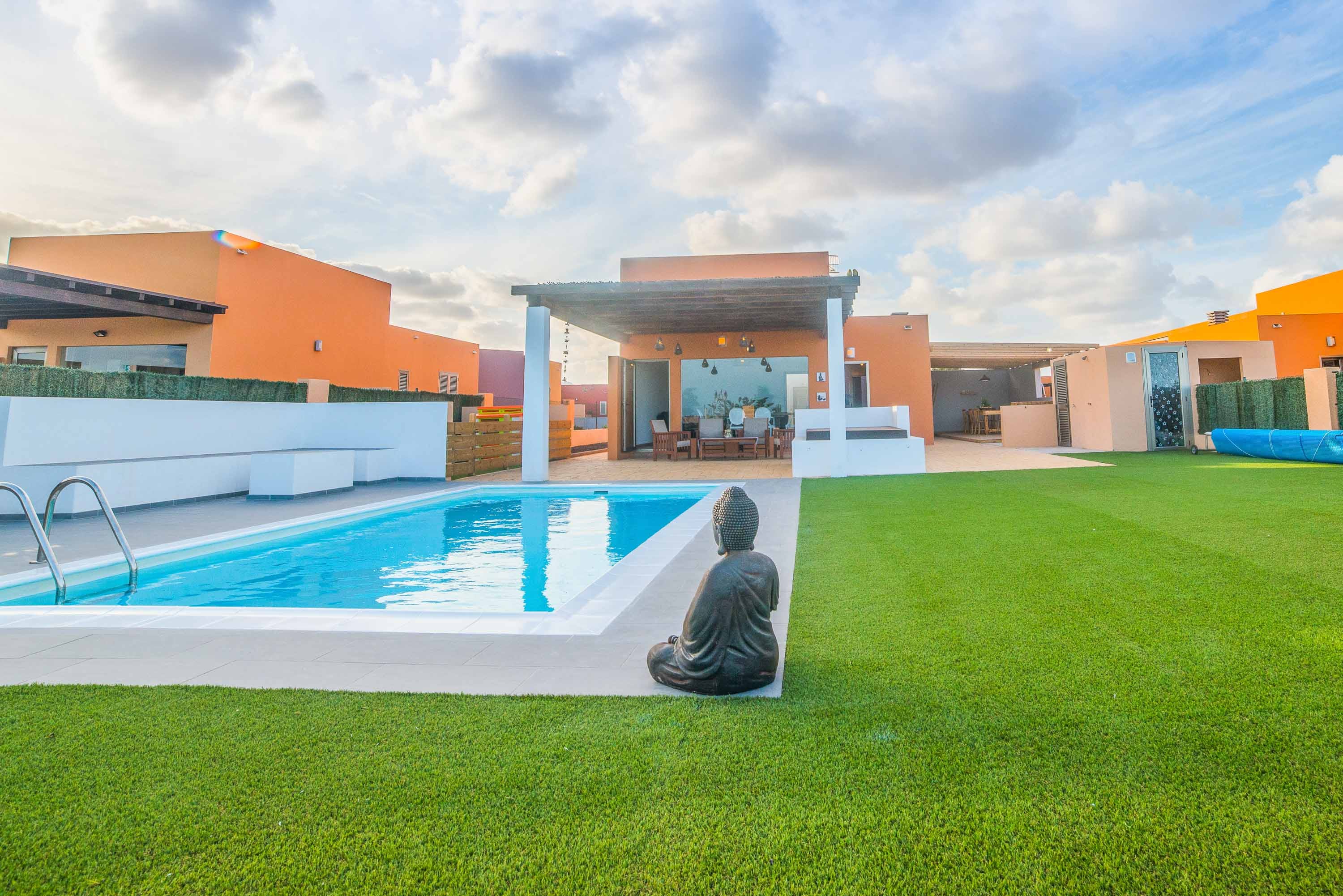 Casa Jable Las Palmas Fuerteventura: Spacious 4-Bedroom Apartment with Pool and Sea Views, Las Palmas
