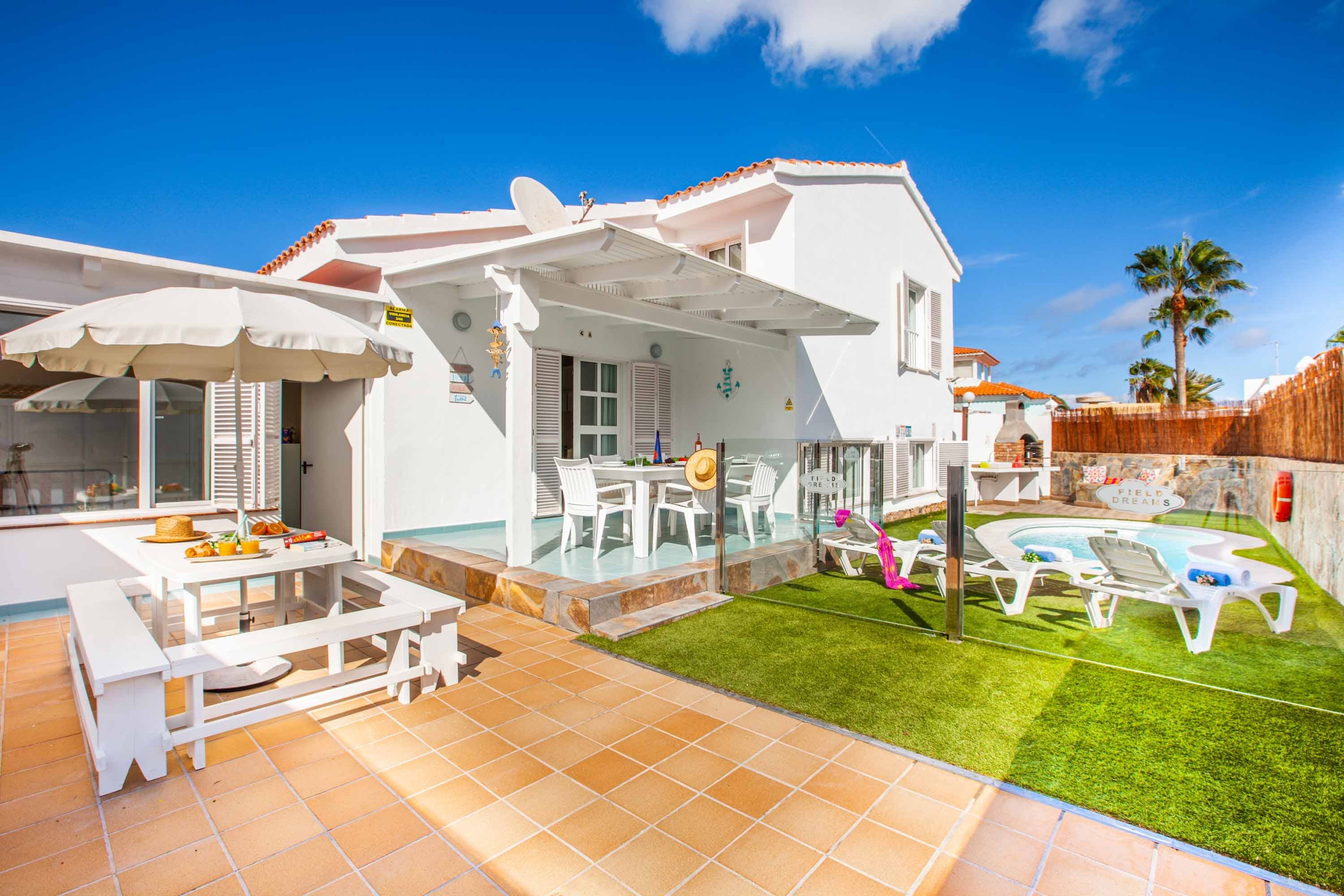 Casa Jable Las Palmas Lanzarote 5: Spacious 4-Bedroom Apartment with Pool and Sea Views, Las Palmas