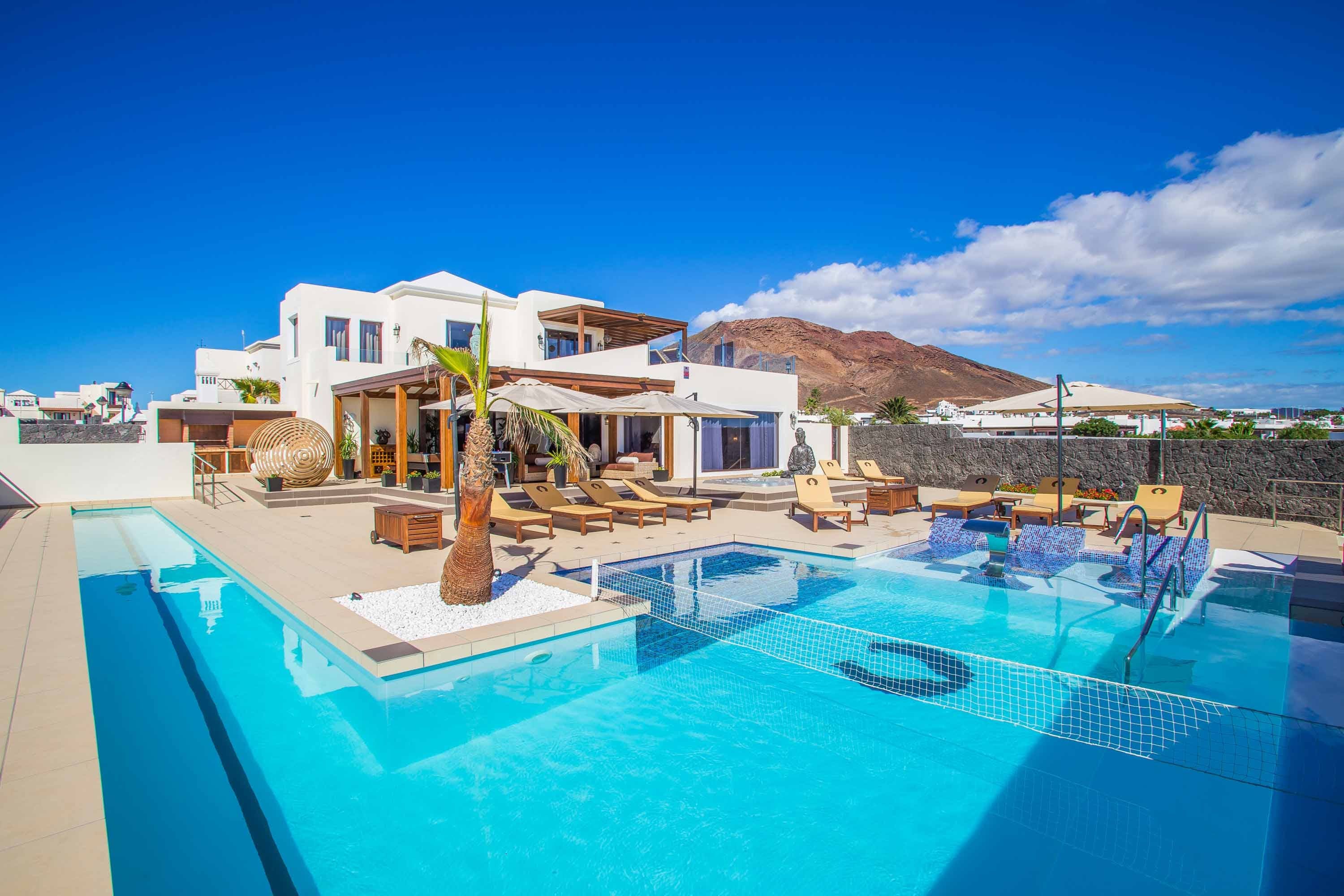 Villa Mestral Femés Lanzarote: Spacious 6-Bedroom Luxury Apartment with Seaview and Pool, Las Palmas