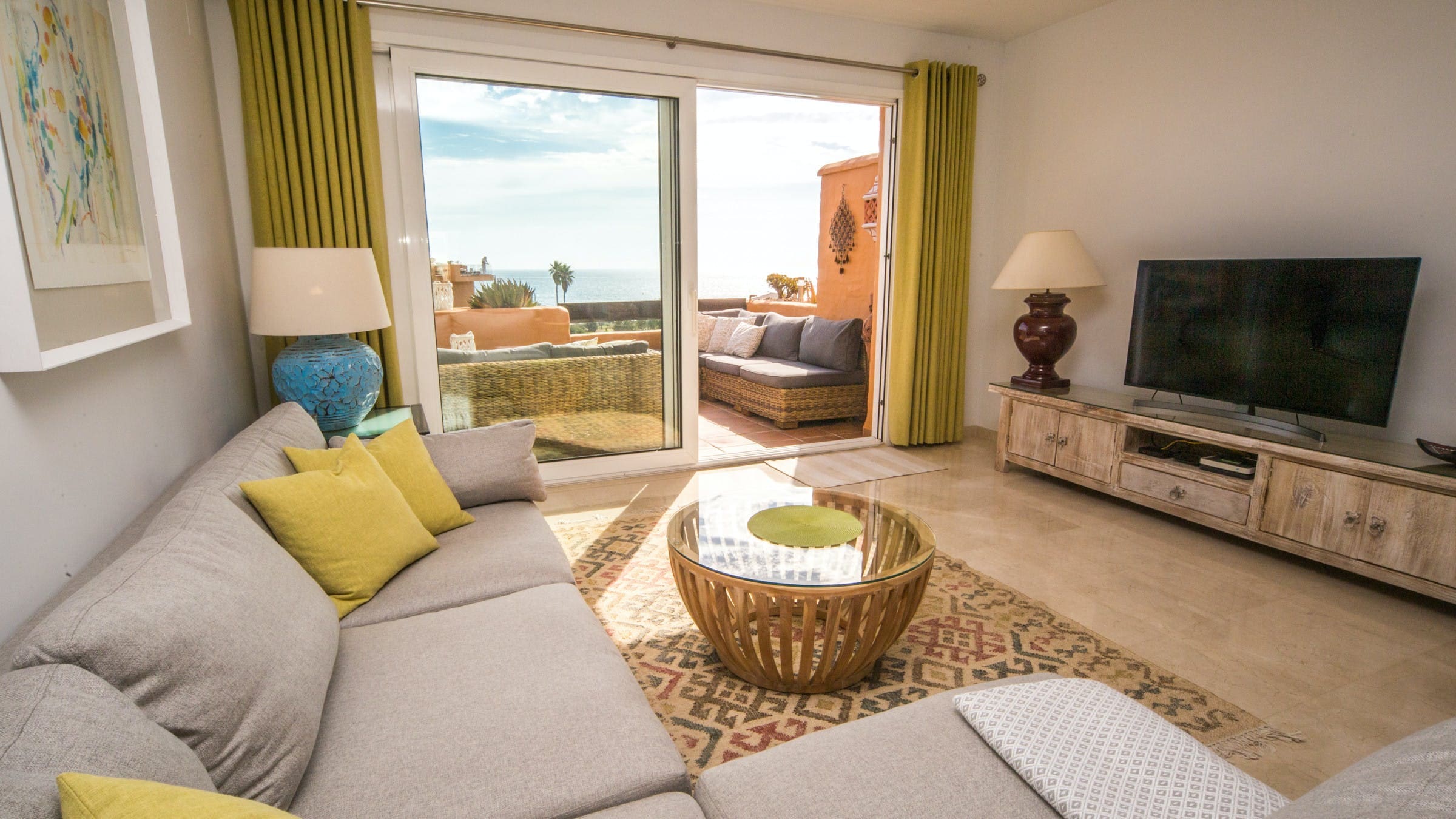 Casa Jara Estepona: Stylish 2-Bedroom Apartment with Sea Views and Pool, Estepona