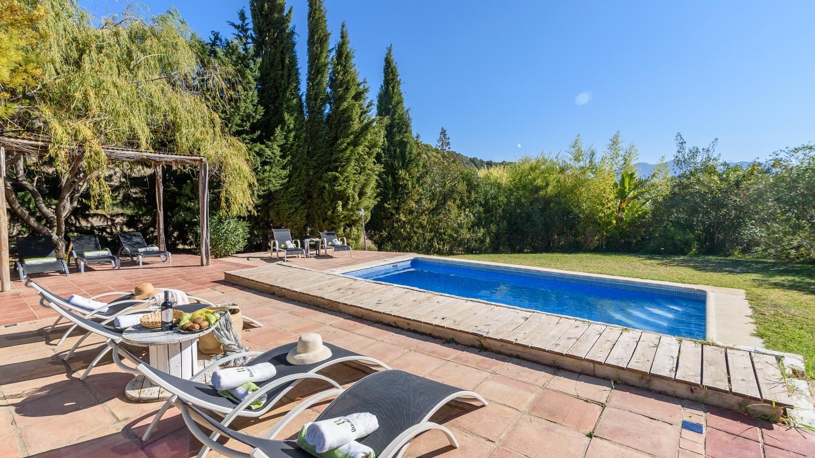 Casa Jaral Estepona: Charming 4-Bedroom Apartment with Pool and BBQ, Estepona Malaga Region