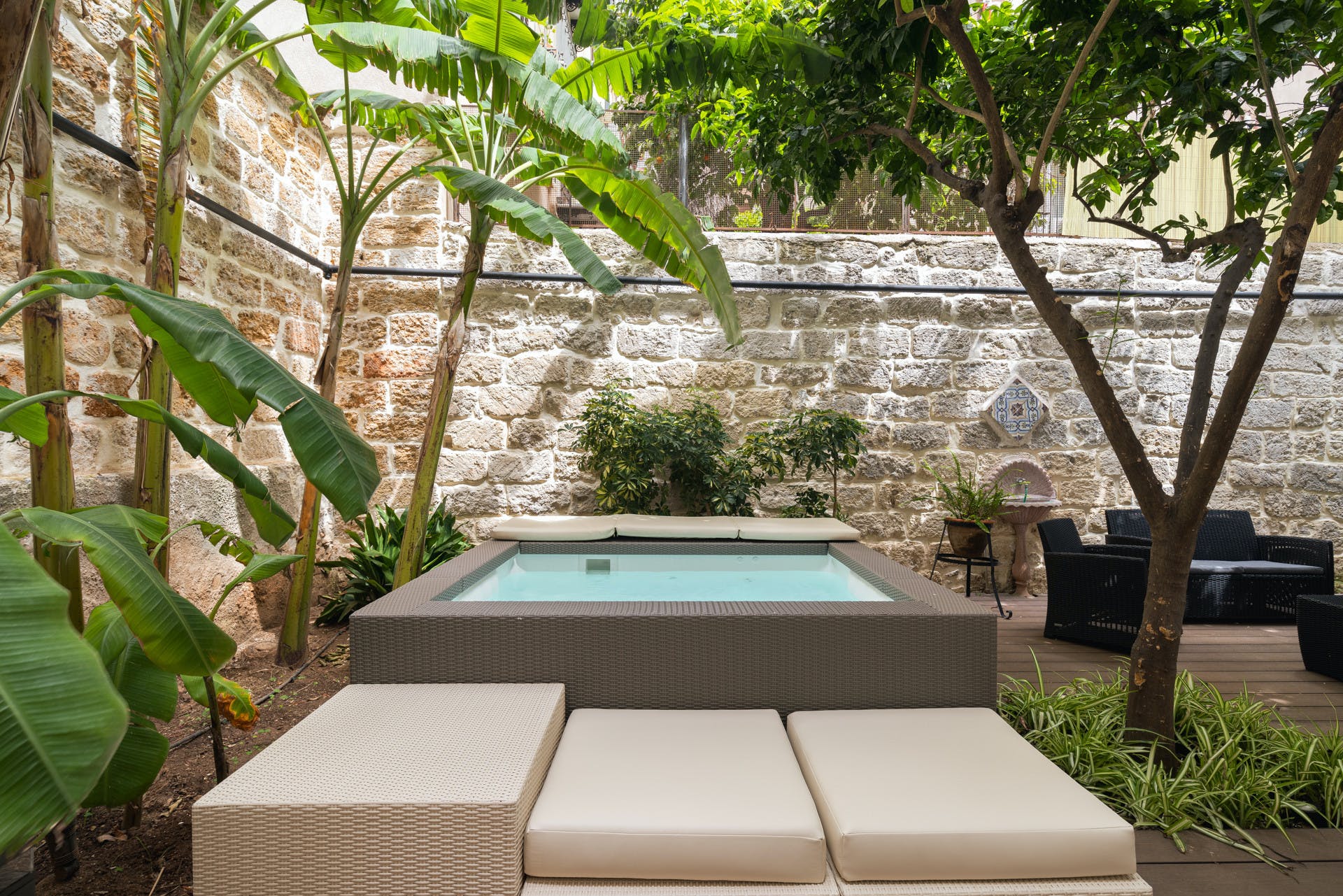 Casa Kalsa Palermo: Stylish 2-Bedroom Apartment with Hot Tub and Sea View, Palermo