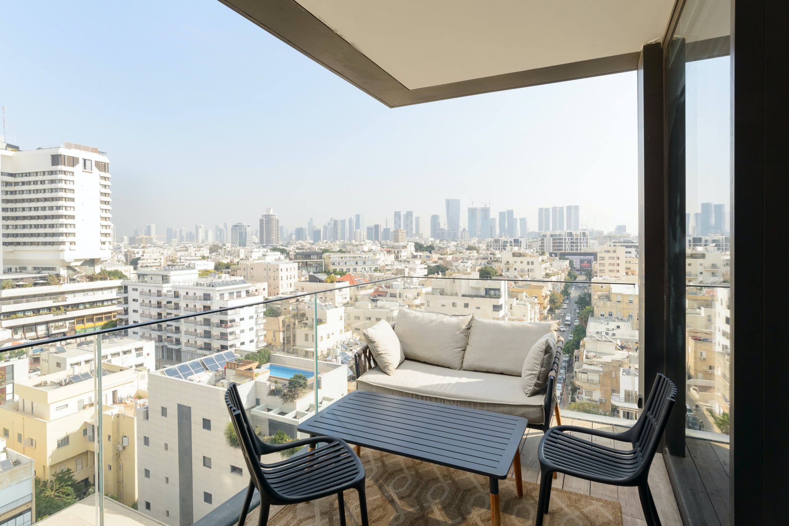 Casa Kerem Telaviv: Chic 2-Bedroom Apartment Rental with Sea Views in Kerem Hateimanim