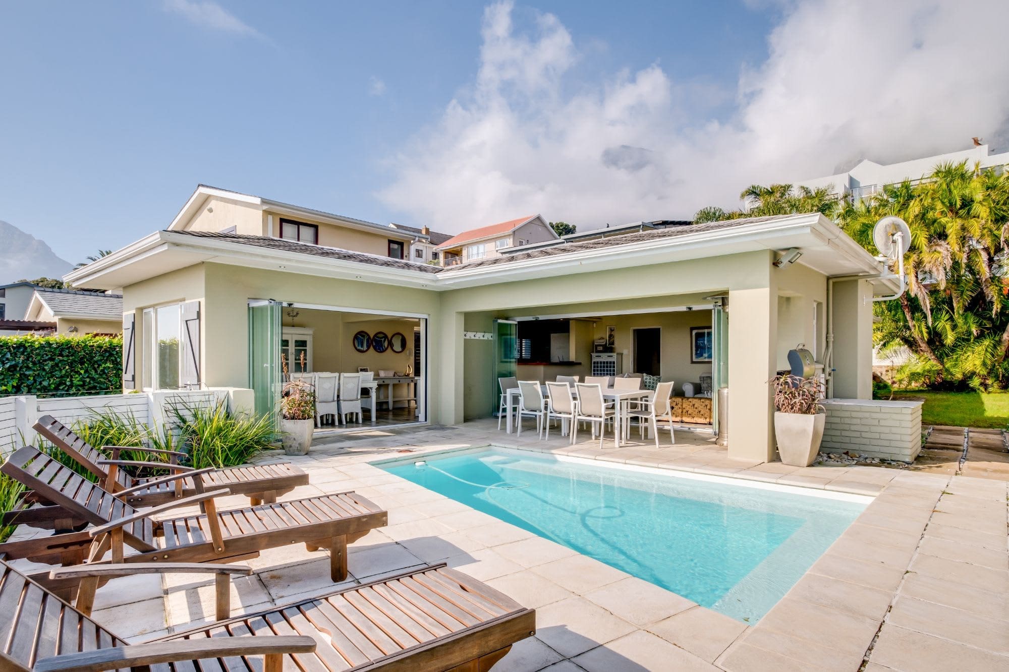 Casa Kloof Bakoven Bakoven: Spacious 3-Bedroom Apartment Rental with Pool and Sea Views, Bakoven