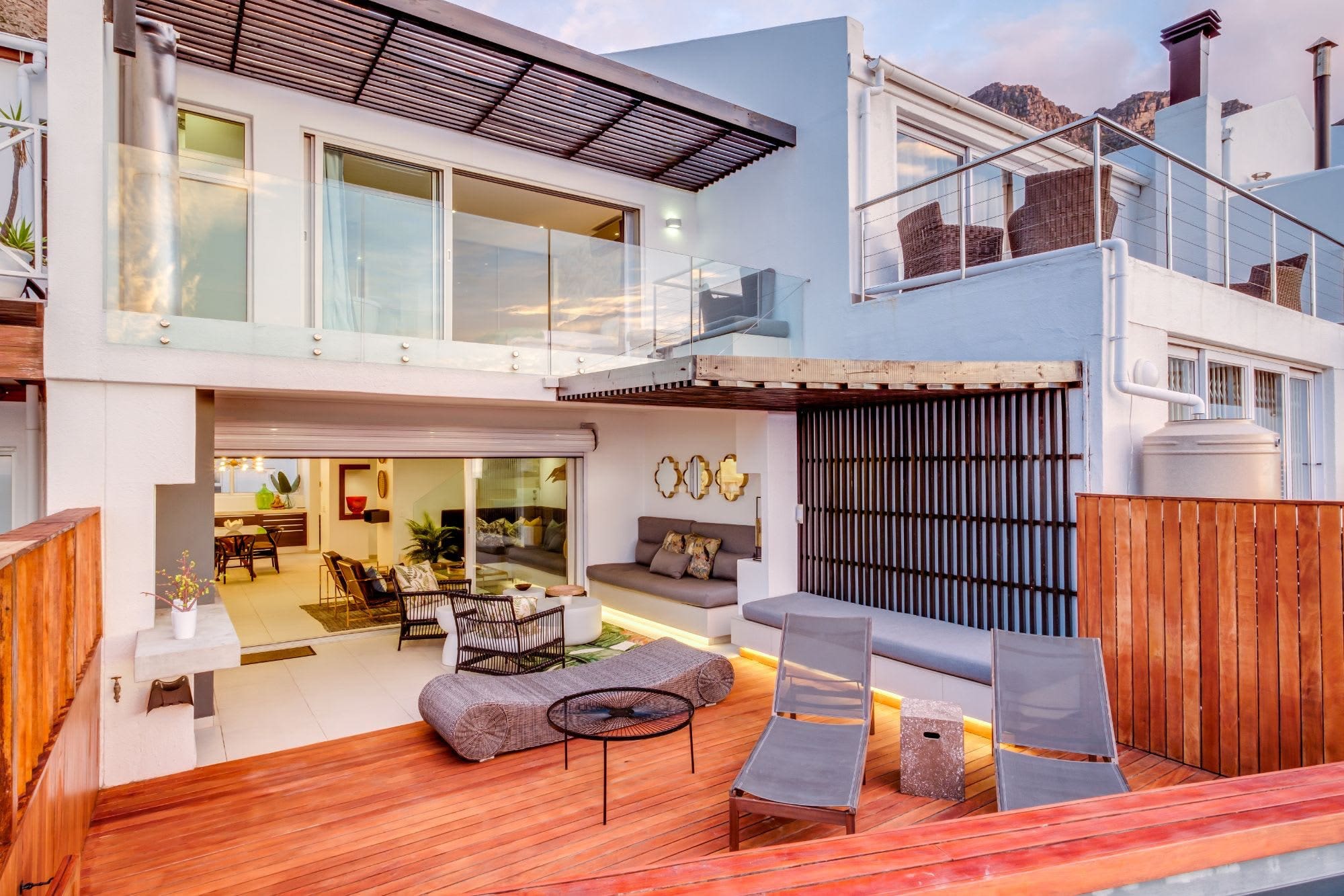 Casa Kloof CampsBay: Stylish 3-Bedroom Apartment Rental with Private Pool and Sea Views, Camps Bay