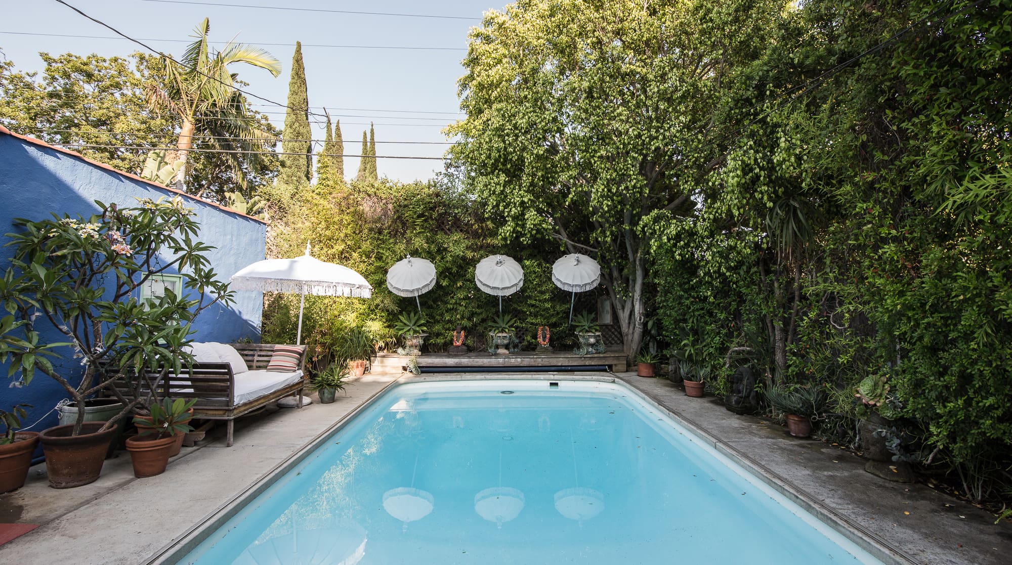 Casa La Brea Los Angeles: Luxury 2-Bedroom Cottage with Pool and Sauna, Miracle Mile Los Angeles