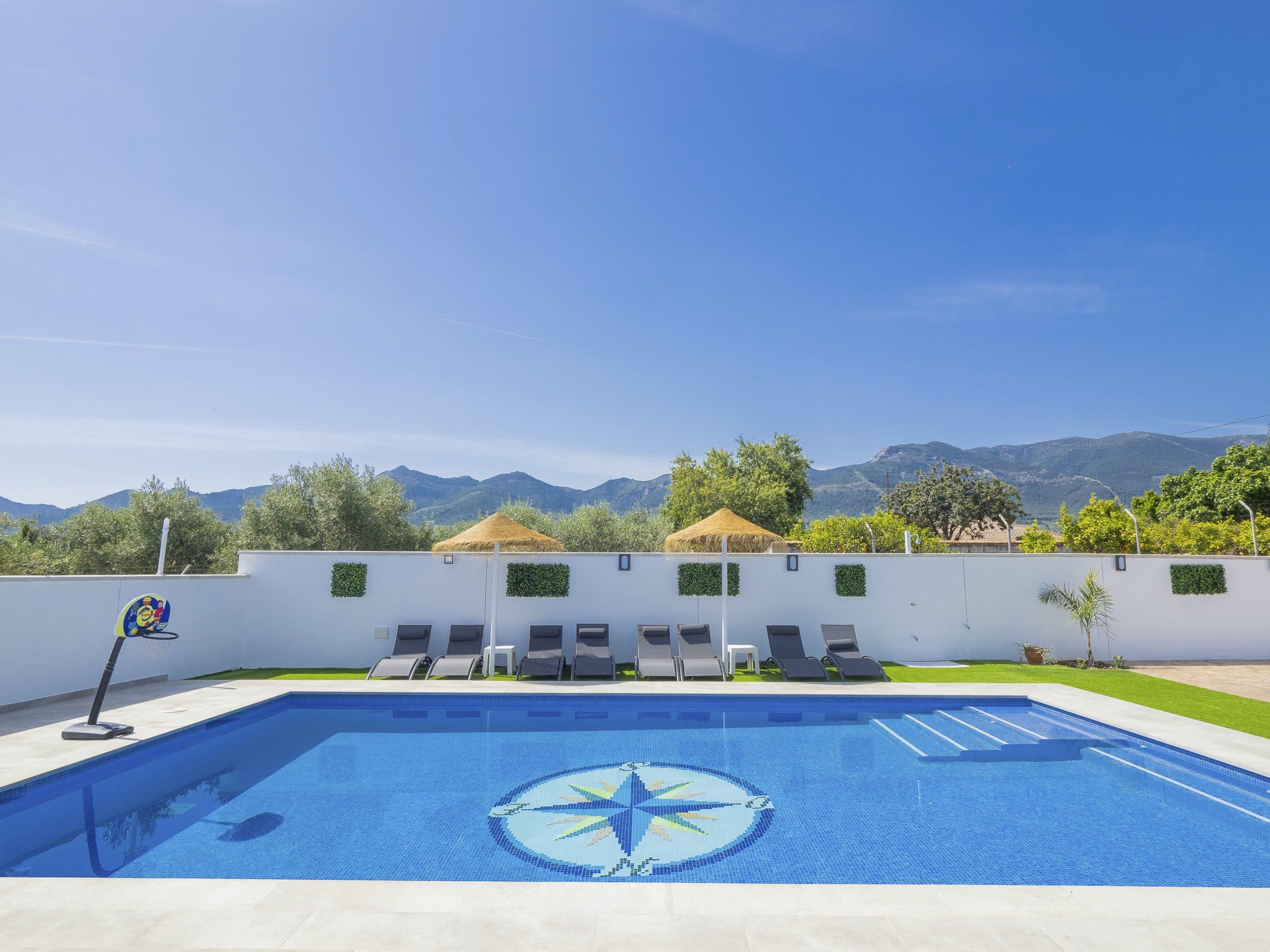 Casa Lagar Alhaurín: Luxury 4-Bedroom Villa with Private Pool and Mountain Views, Valle del Guadalhorce