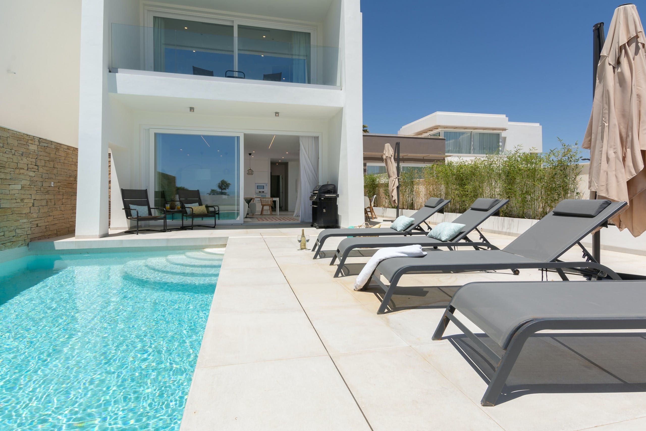 Casa Lagunilla Marbella: Modern 3-Bedroom Apartment with Heated Pool and Sea Views, Malaga Region