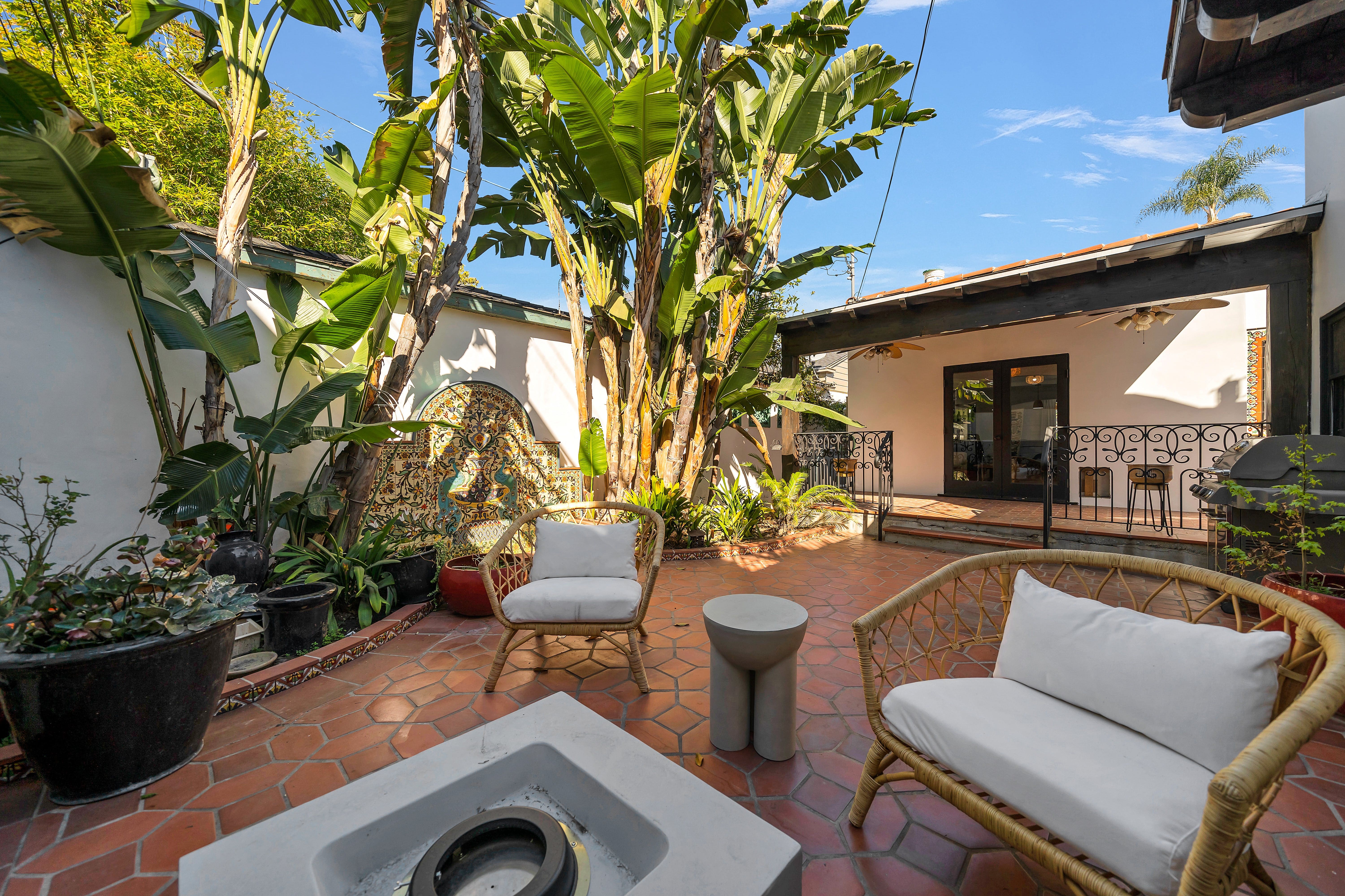 Casa Laurel Beverly Grove: Luxury 3-Bedroom Villa with Rooftop Terrace and Family Features, Beverly Grove