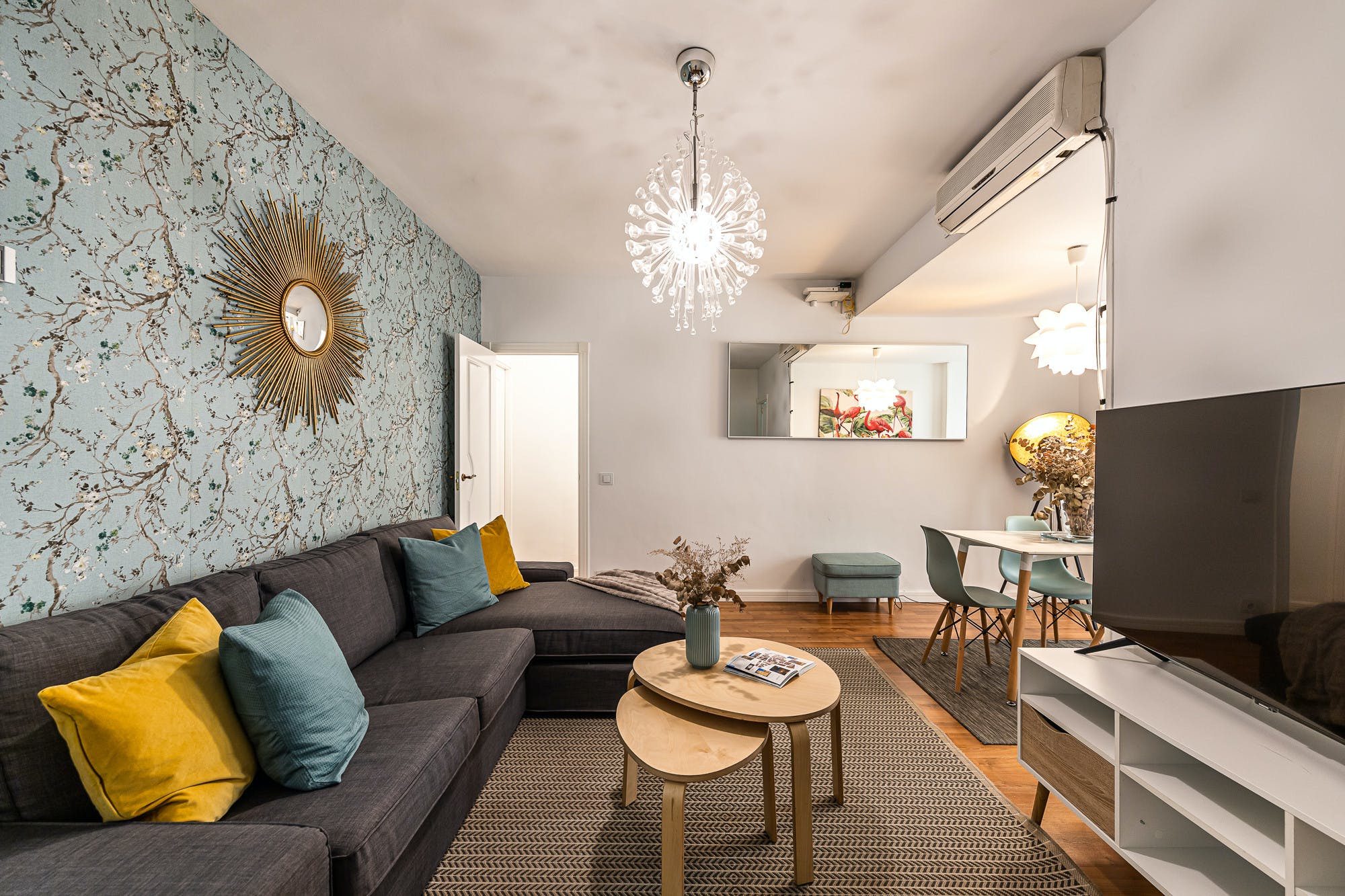 Villa Esmeralda Ribera Lavapiés: Stylish 3-Bedroom Apartment Rental with Air-Con in Lavapiés, Madrid