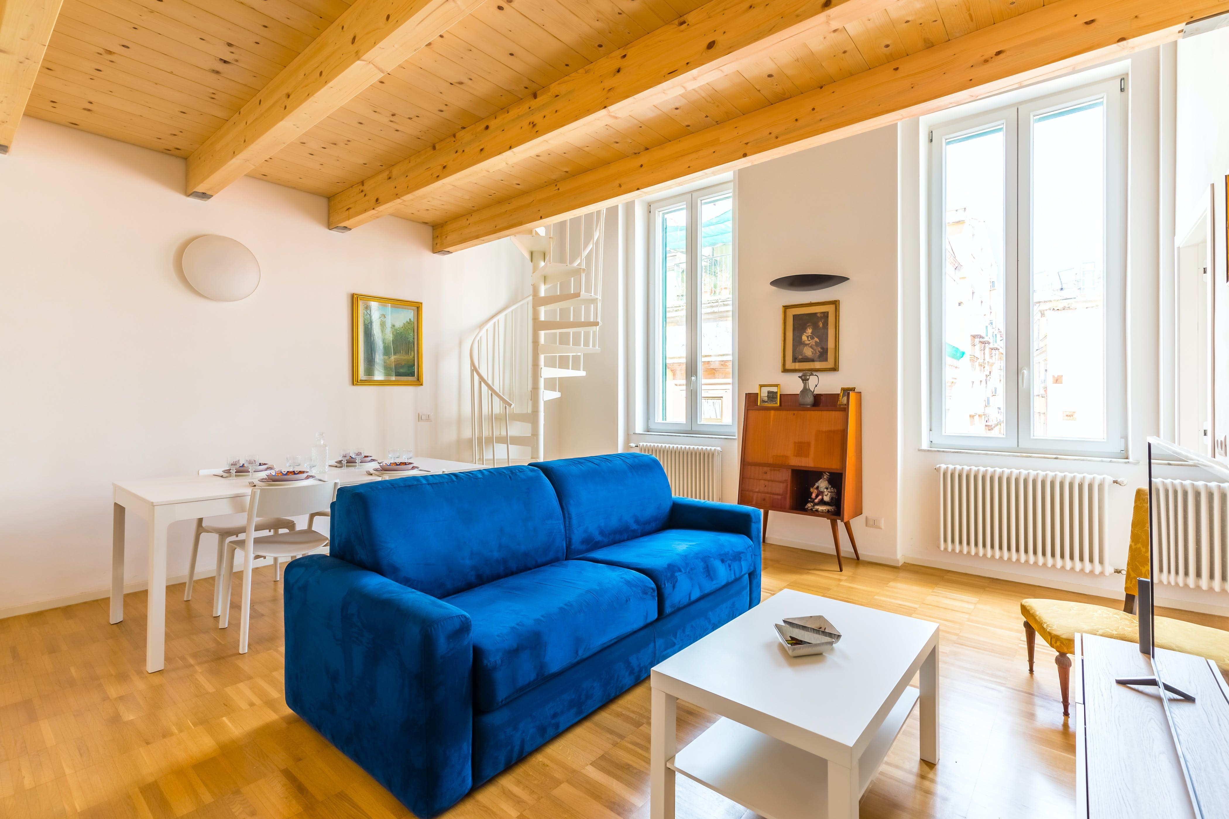 Casa Lazzari Napoli: Charming 3-Bedroom Apartment Rental with Family-Friendly Features, Naples