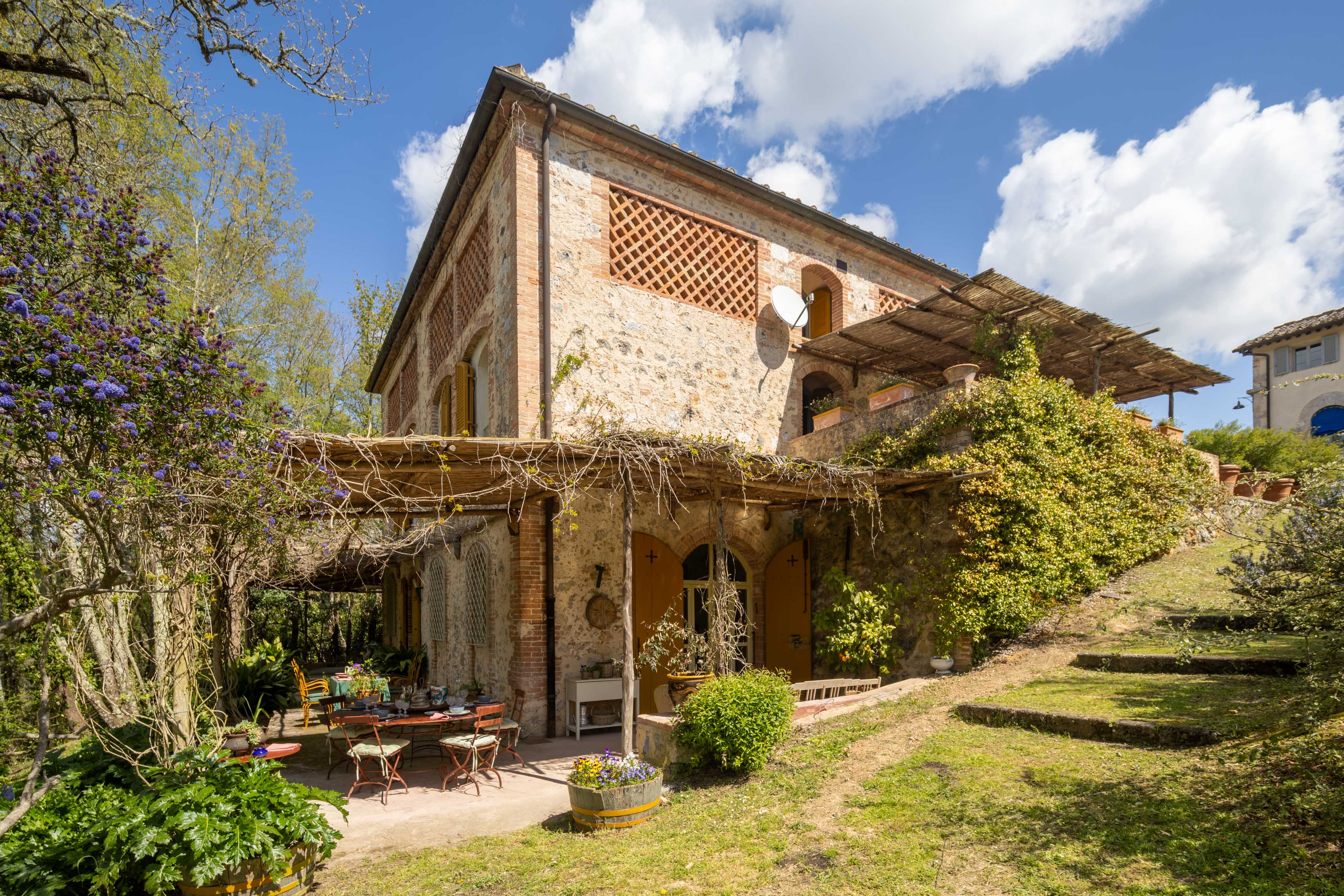 Casa Leccino Siena: Spacious 5-Bedroom Apartment with Private Pool and Air Conditioning, Siena