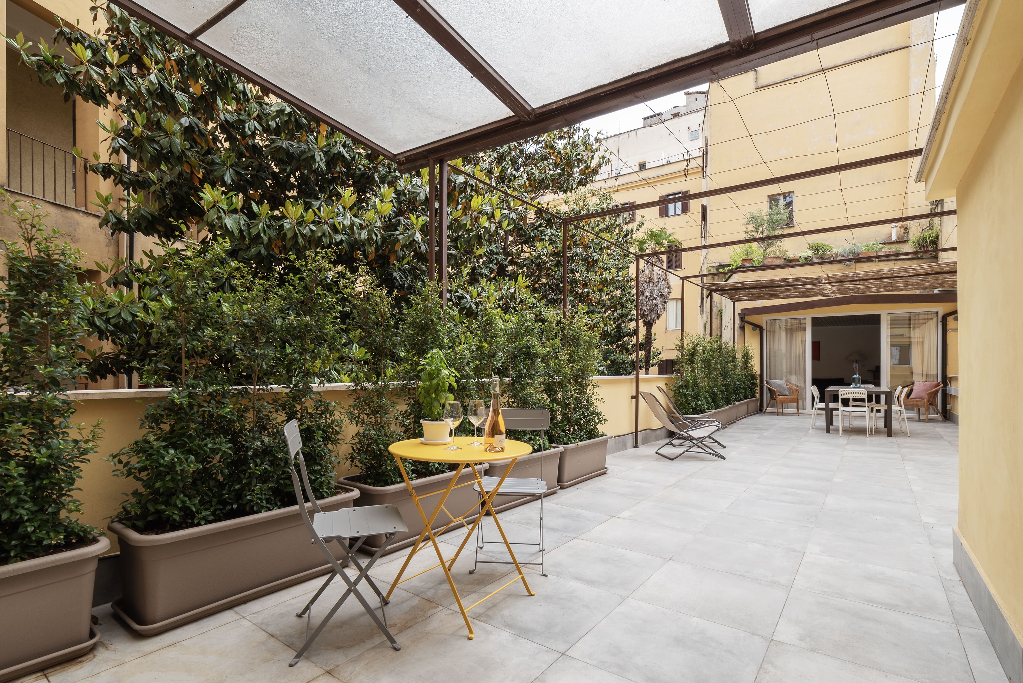 Casa Leonina Roma: Stylish 2-Bedroom Apartment with Private Terrace, Apartment Rental Vatican
