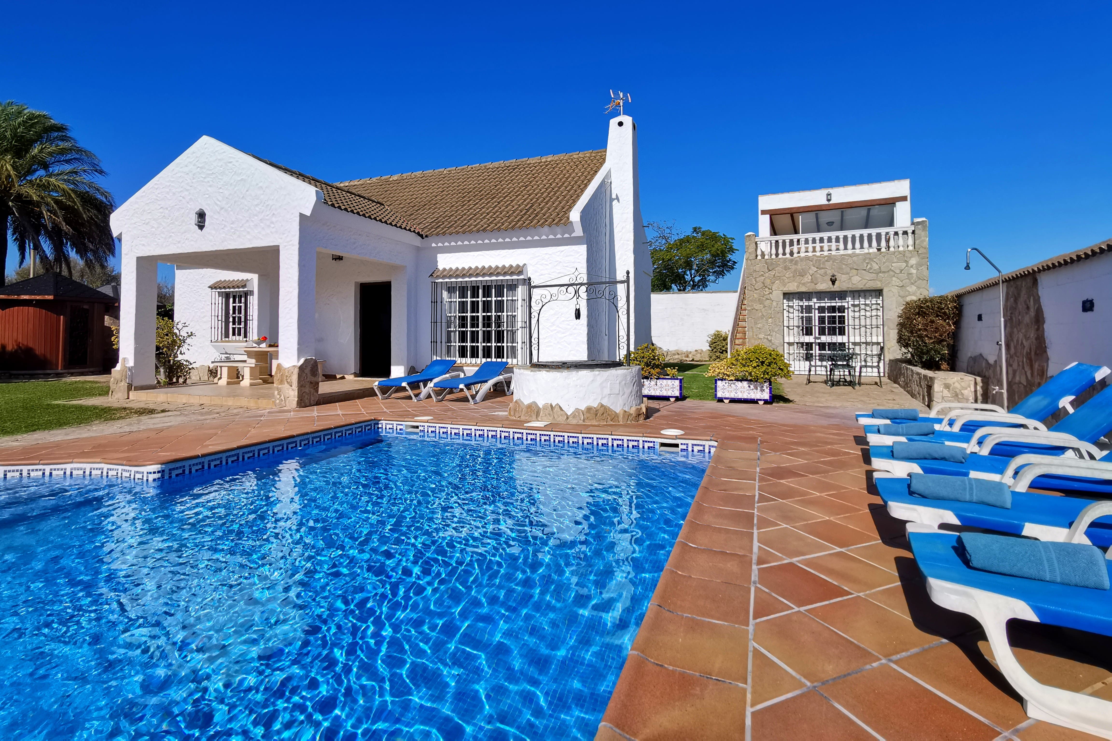 Villa Esmeralda Puntales Cádiz: Luxury 4-Bedroom Apartment with Sauna and Seaview, Cádiz