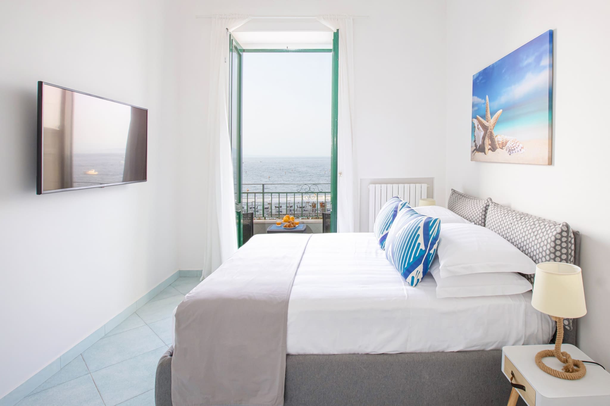 Casa Limoncello Sorrento Sorrento 4: Charming 1-Bedroom Apartment with Sea Views and Beachfront Location, Sorrento