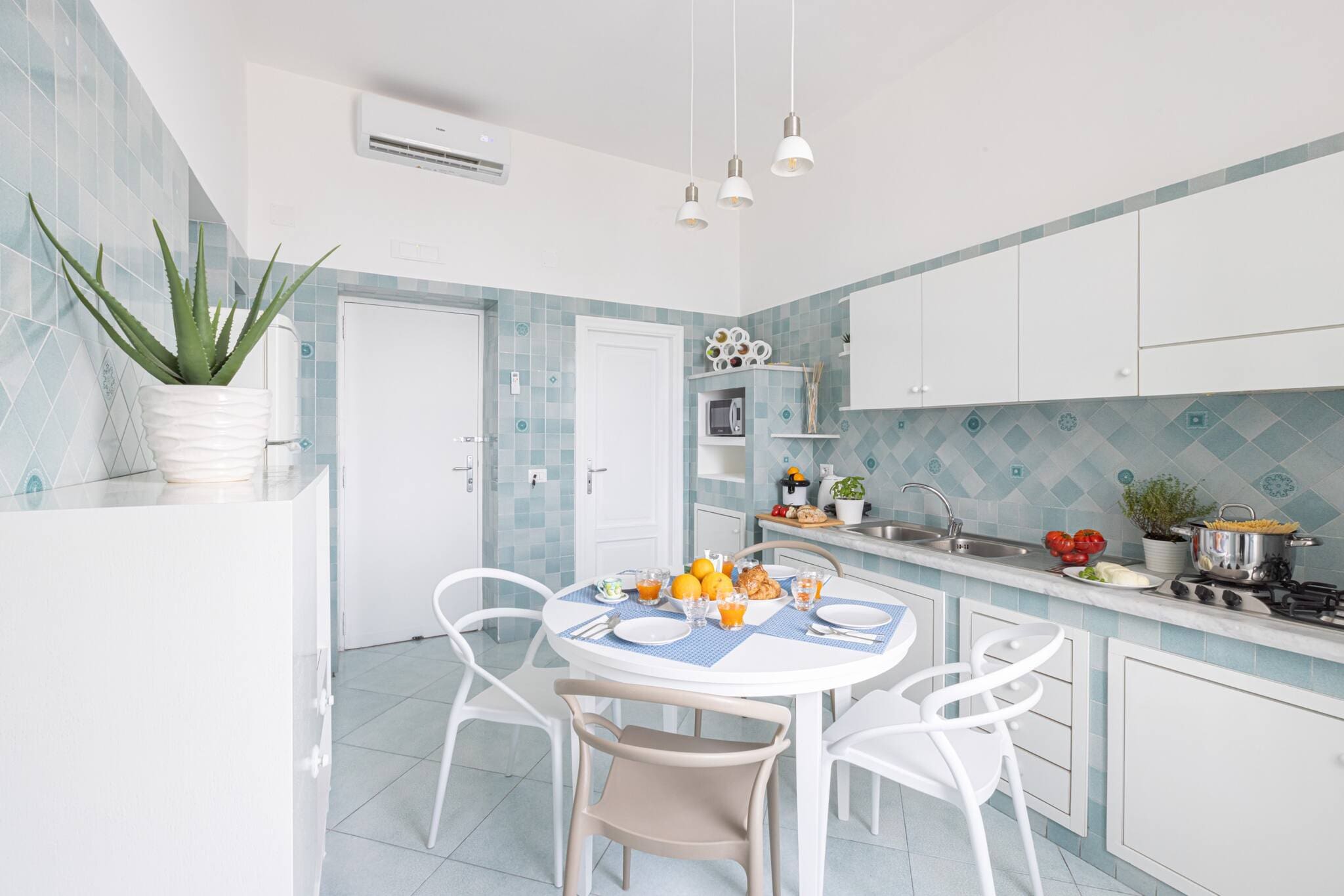 Casa Limoncello Sorrento Sorrento 4: Charming 1-Bedroom Apartment with Sea Views and Beachfront Location, Sorrento