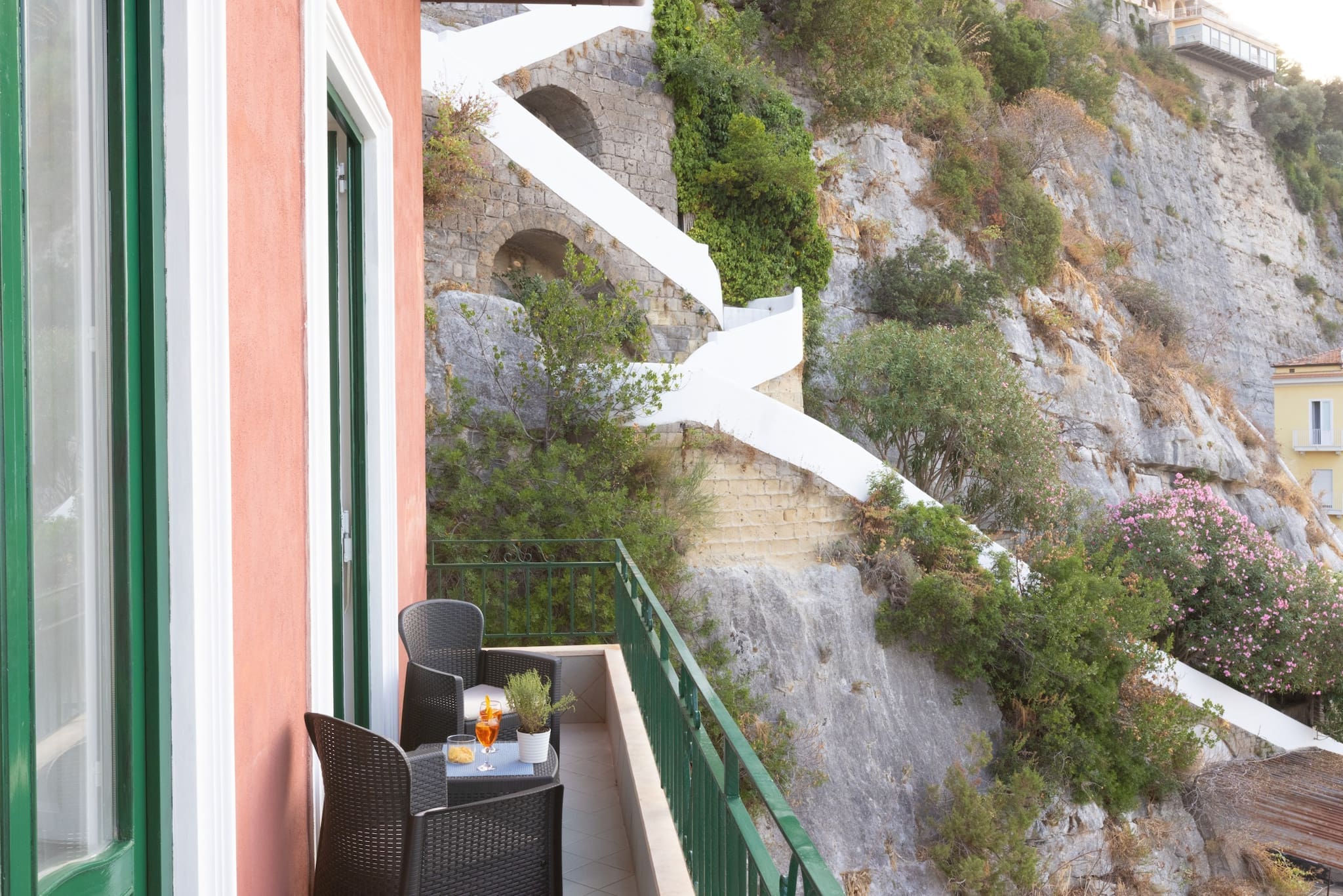Casa Limoncello Sorrento Sorrento 4: Charming 1-Bedroom Apartment with Sea Views and Beachfront Location, Sorrento