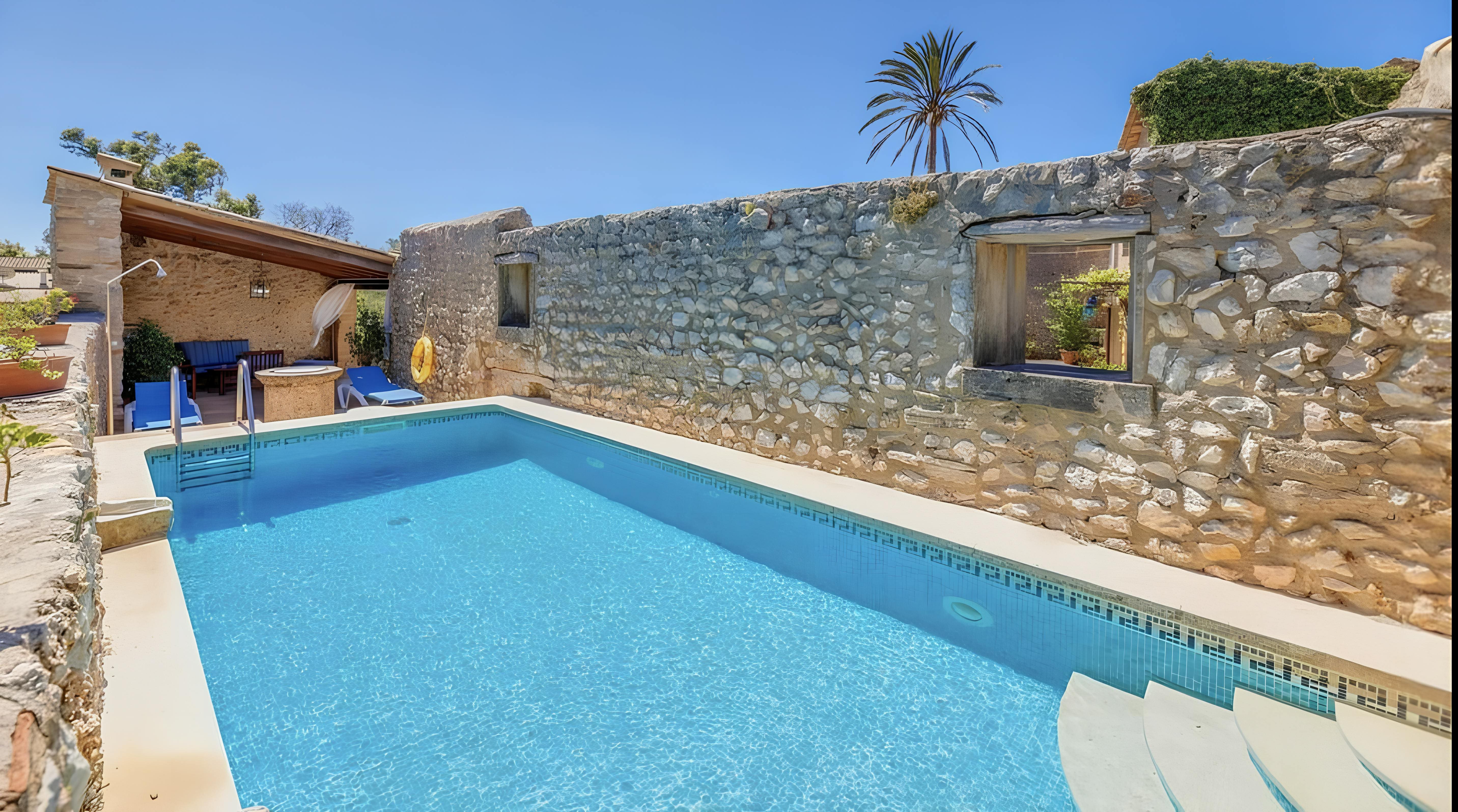 Casa Llenaire Pollença Pollença: Luxury 5-Bedroom Apartment with Pool and Sea Views, Pollença