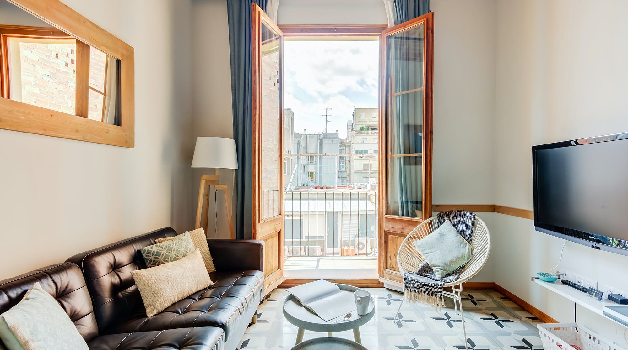 Casa Llevant Gràcia: Spacious 4-Bedroom Apartment with Sea Views and Air-Con, Gràcia Barcelona