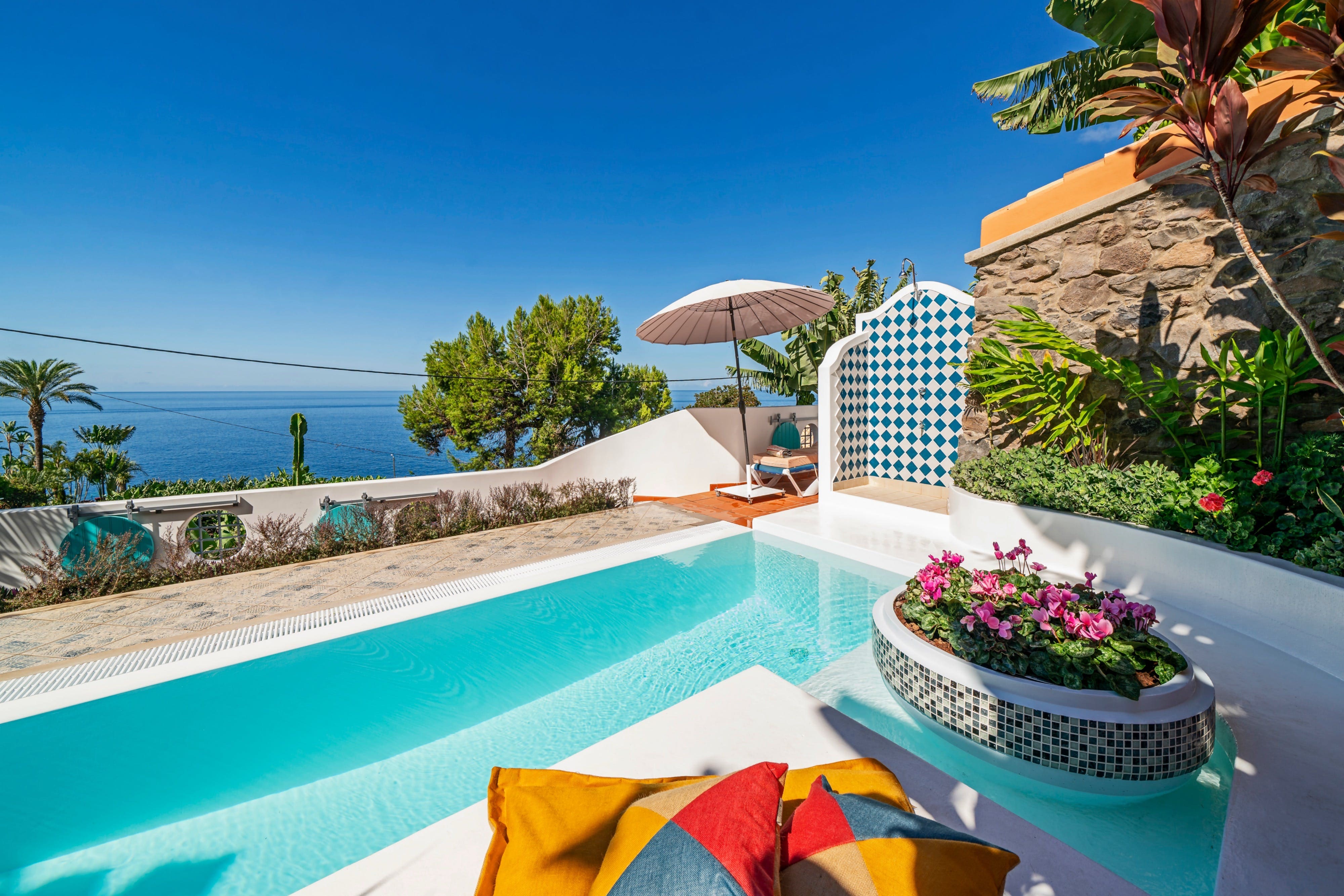 Casa Lombo Ponta do Sol: Contemporary 2-Bedroom Apartment with Pool and Seaview, Ponta do Sol