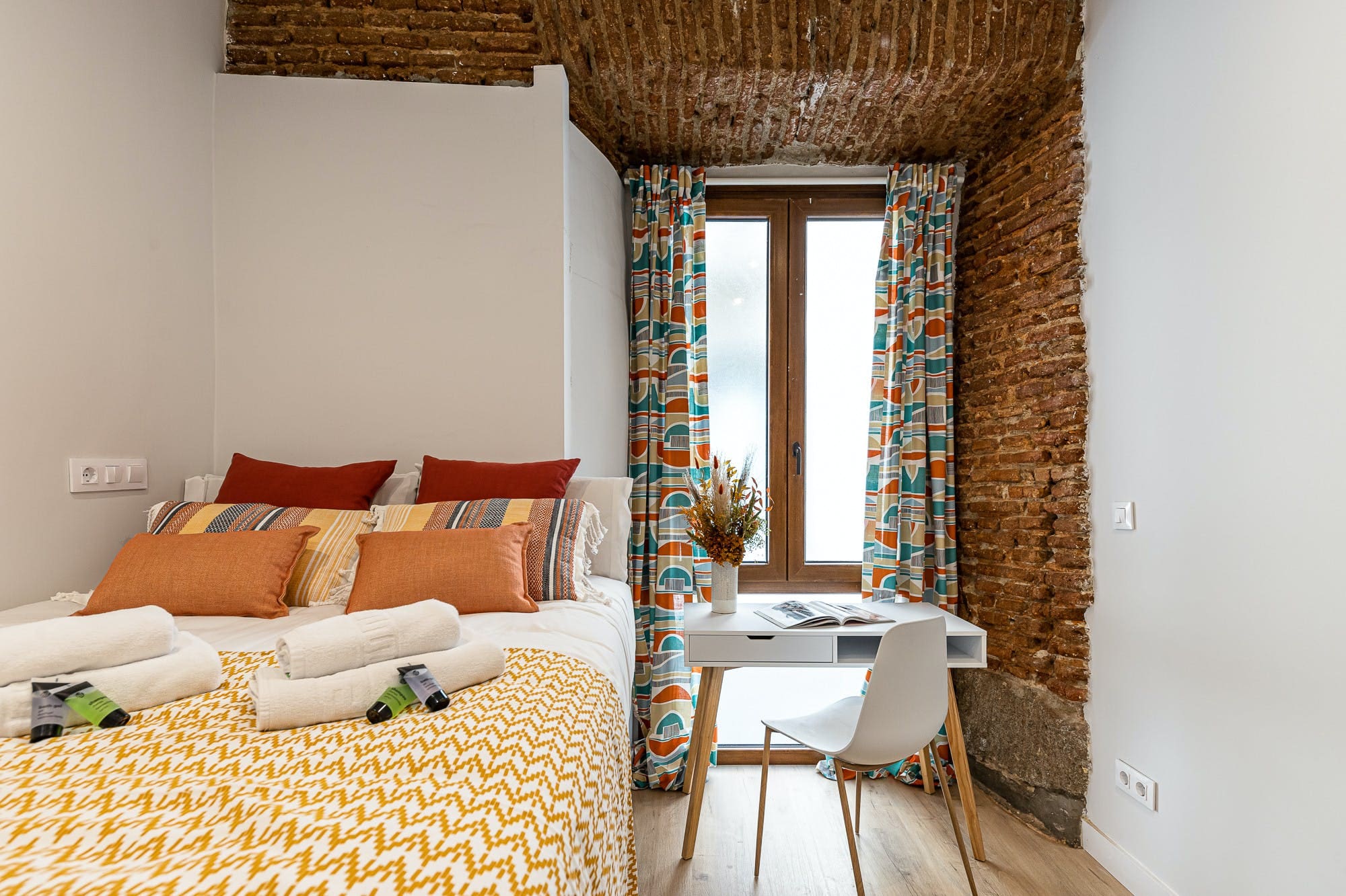 Casa Lope Letras Las Letras: Stylish 3-Bedroom Apartment Rental with Air-Con in Las Letras Madrid